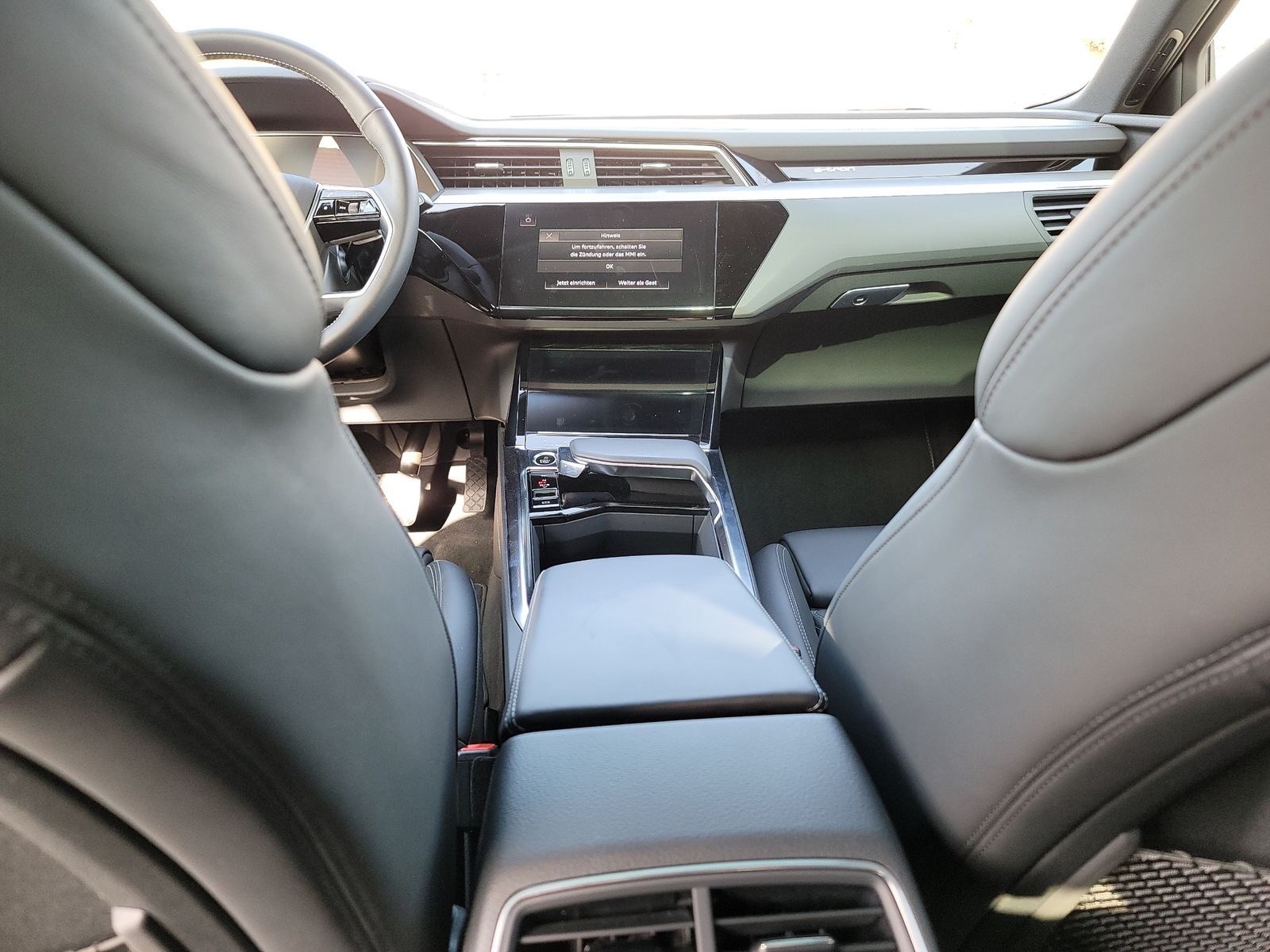 AUDI e-tron 55 Sportback S Line quattro-image-10