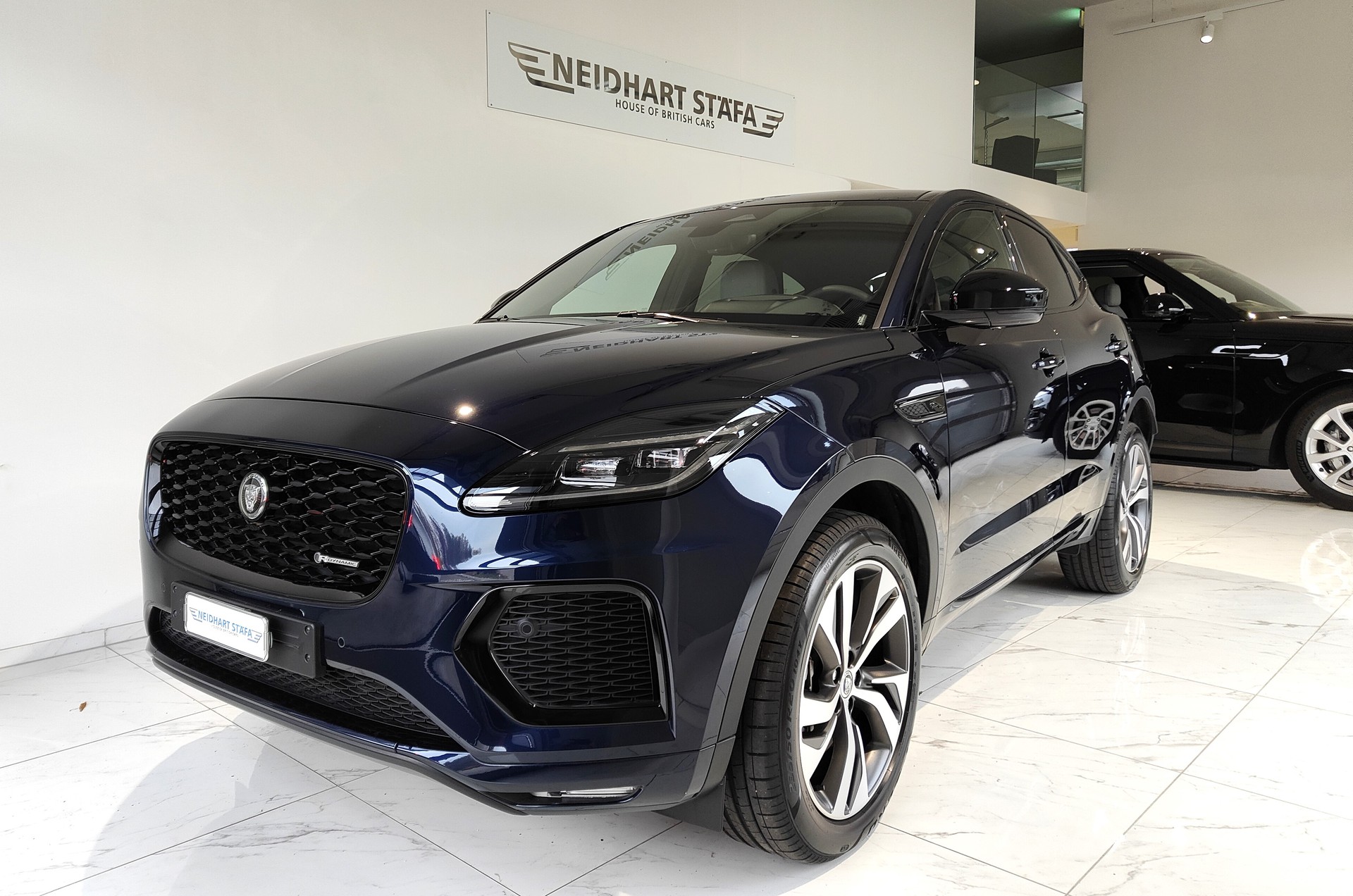 JAGUAR E-Pace 1.5 P300e R-Dynamic AWD SE-showroom-element-1