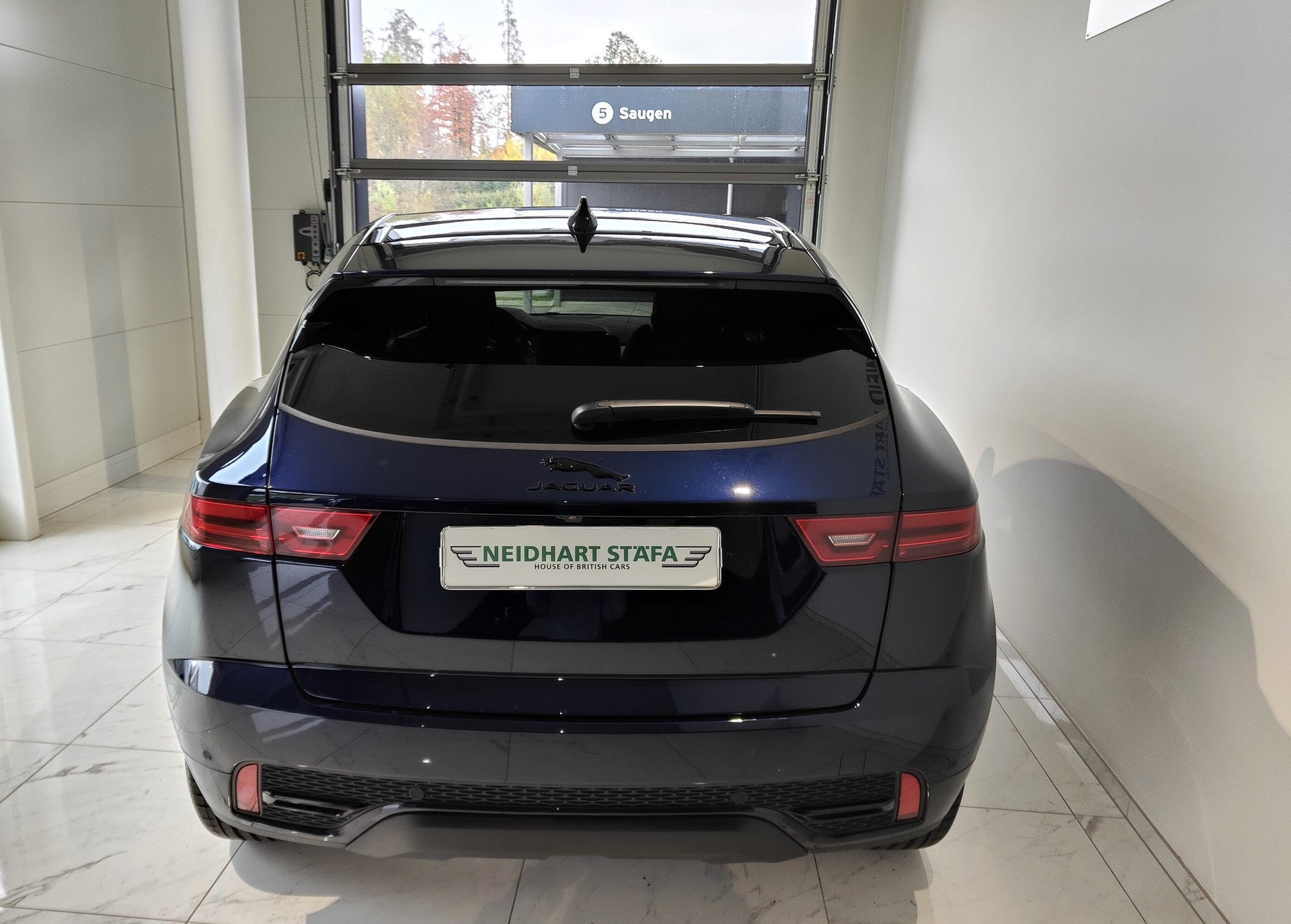 JAGUAR E-Pace 1.5 P300e R-Dynamic AWD SE-showroom-element-3