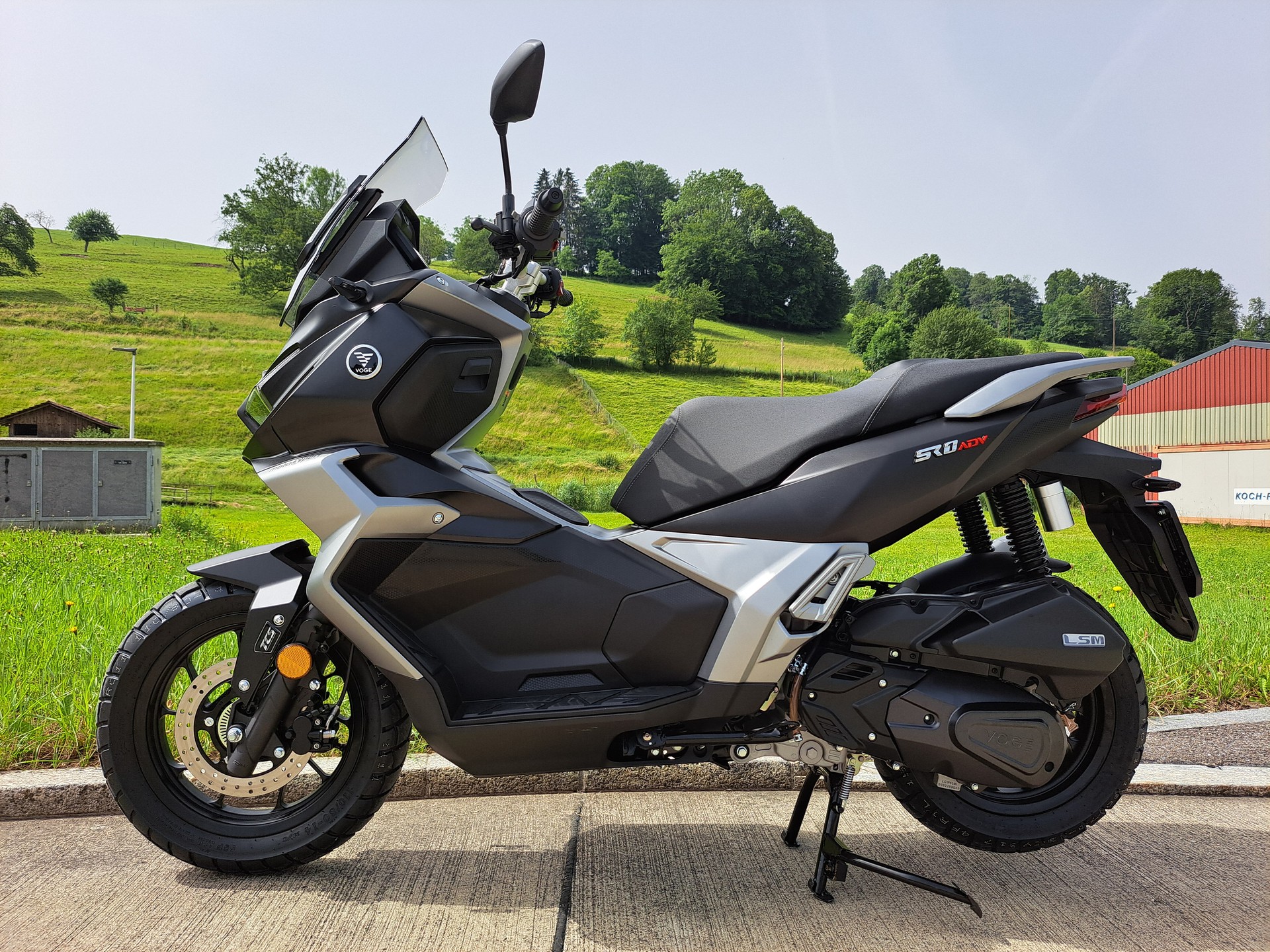 VOGE SR1 125 ADV-showroom-element-3