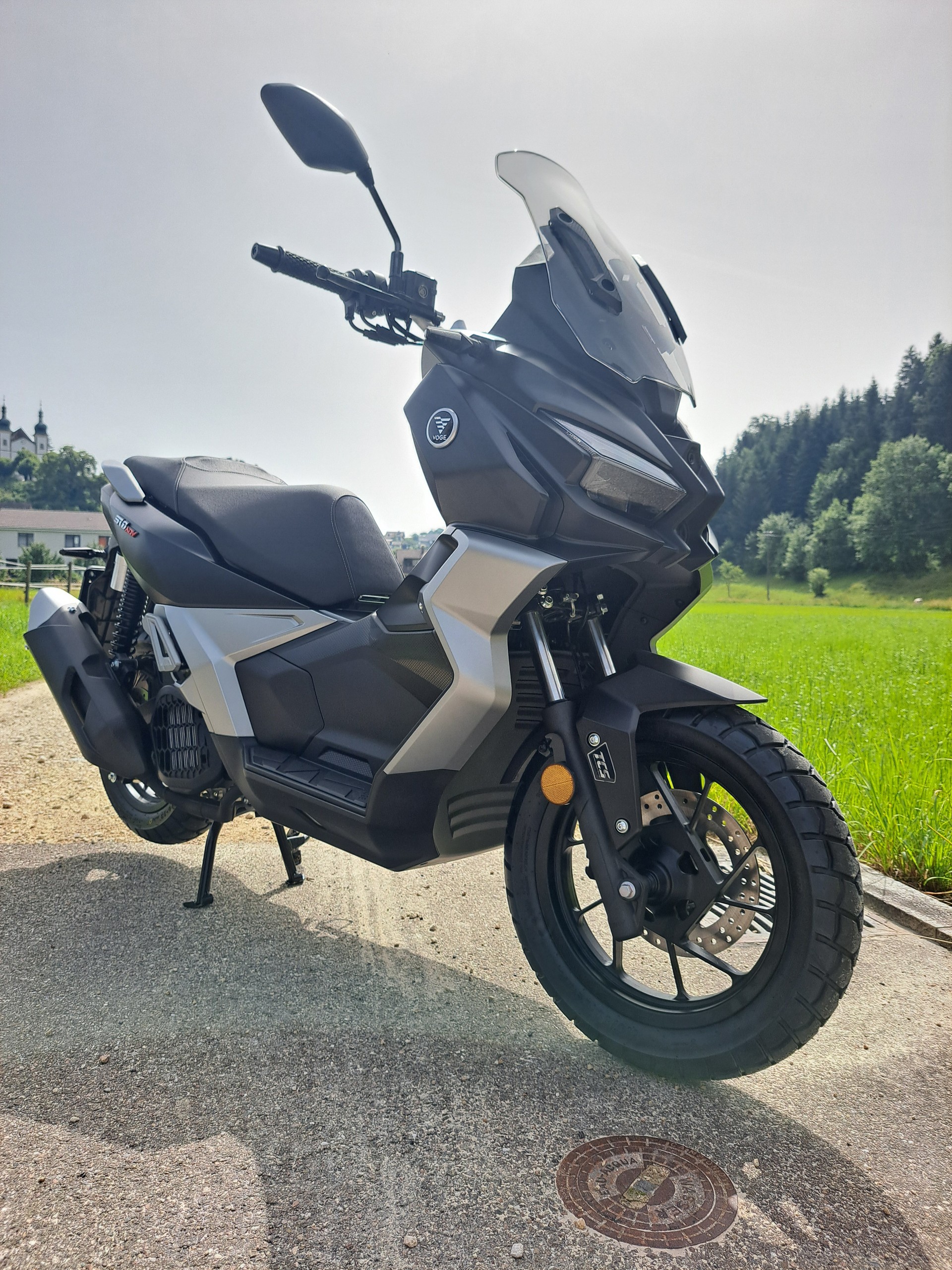 VOGE SR1 125 ADV-showroom-element-2