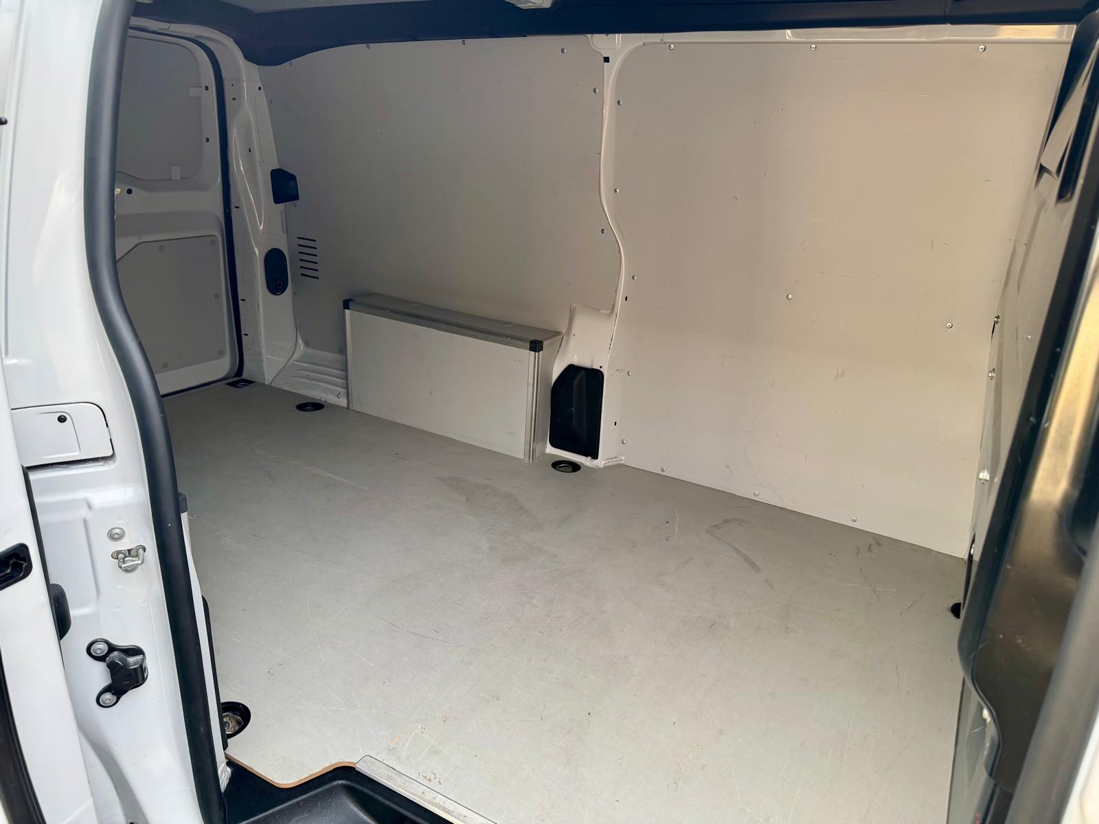 CITROEN Jumpy HDi140 XL 2.0 L2 AT-image-9