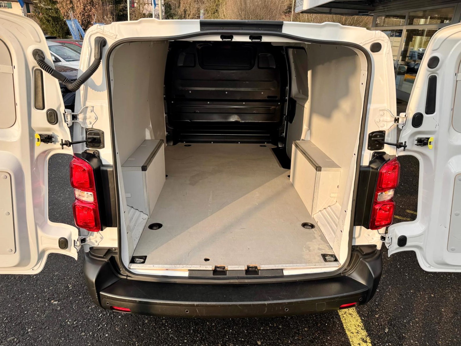 CITROEN Jumpy HDi140 XL 2.0 L2 AT-image-16
