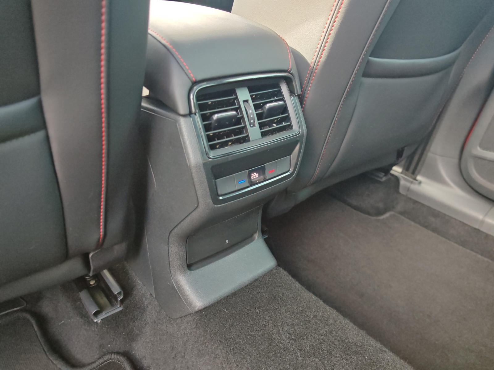 SKODA Kodiaq 2.0 TSI 4x4 RS-image-13