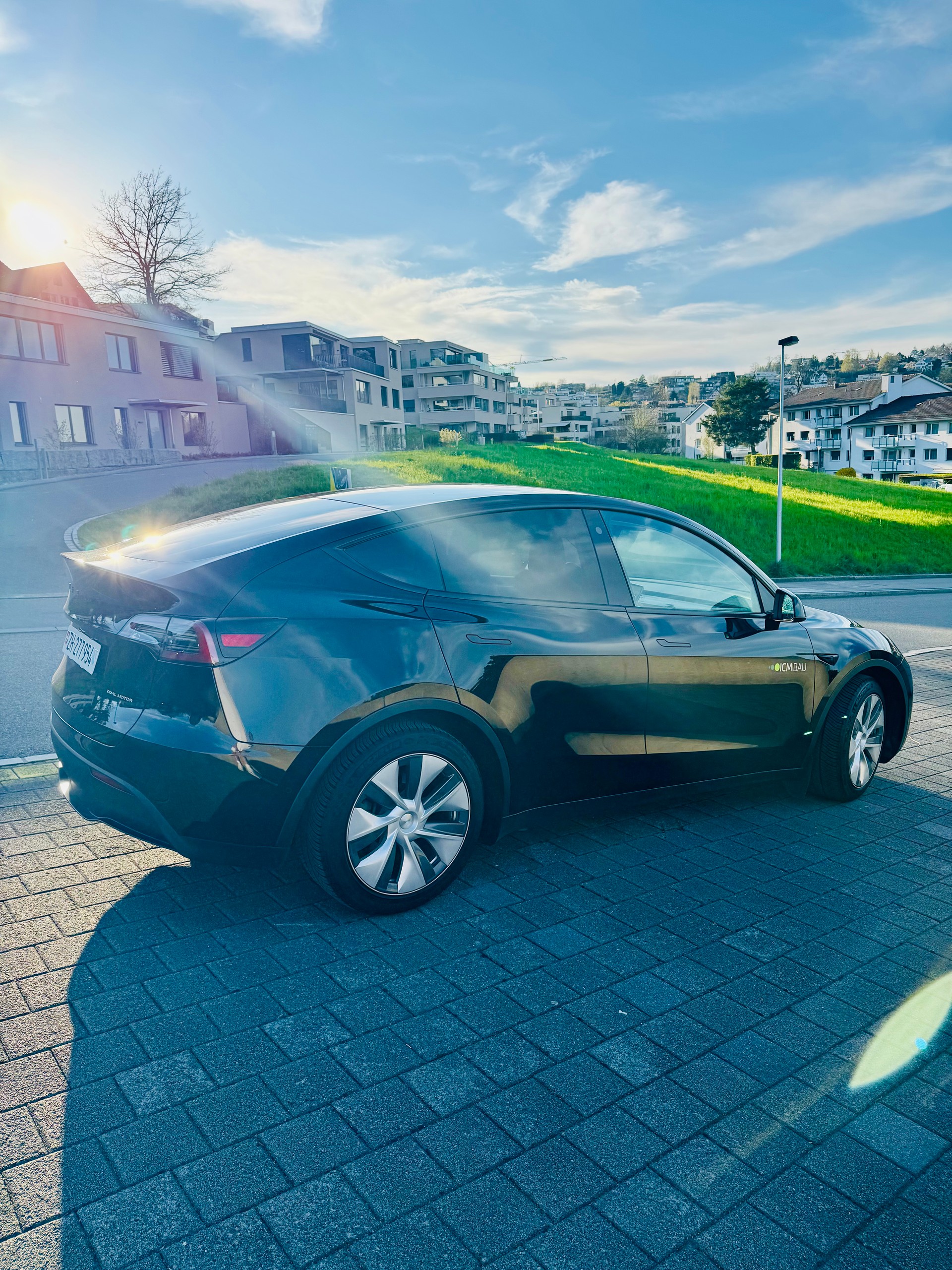 TESLA Model Y Long Range-image-0
