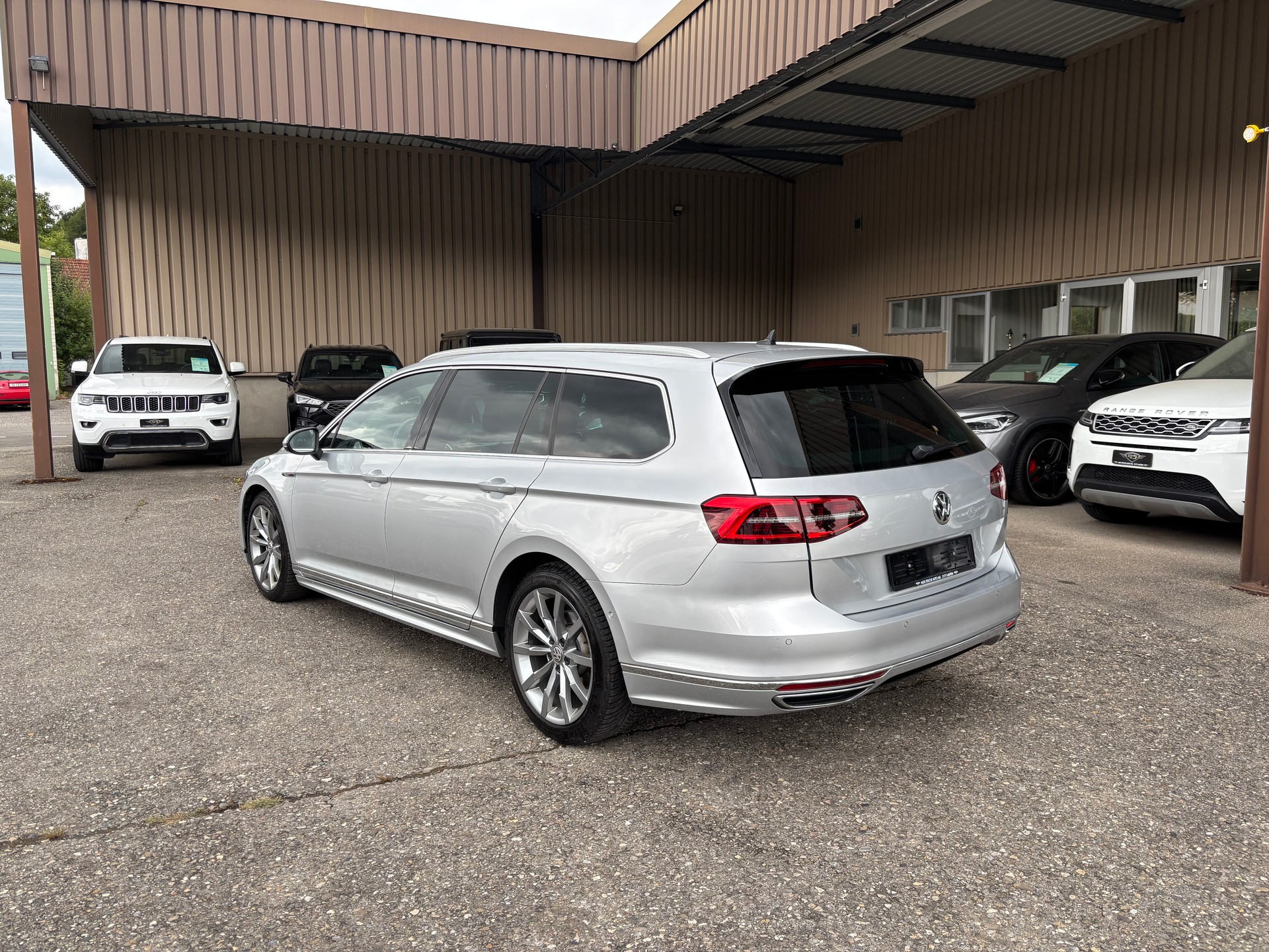 VW Passat Variant 2.0 TDI BMT Highline DSG 4Motion-image-5