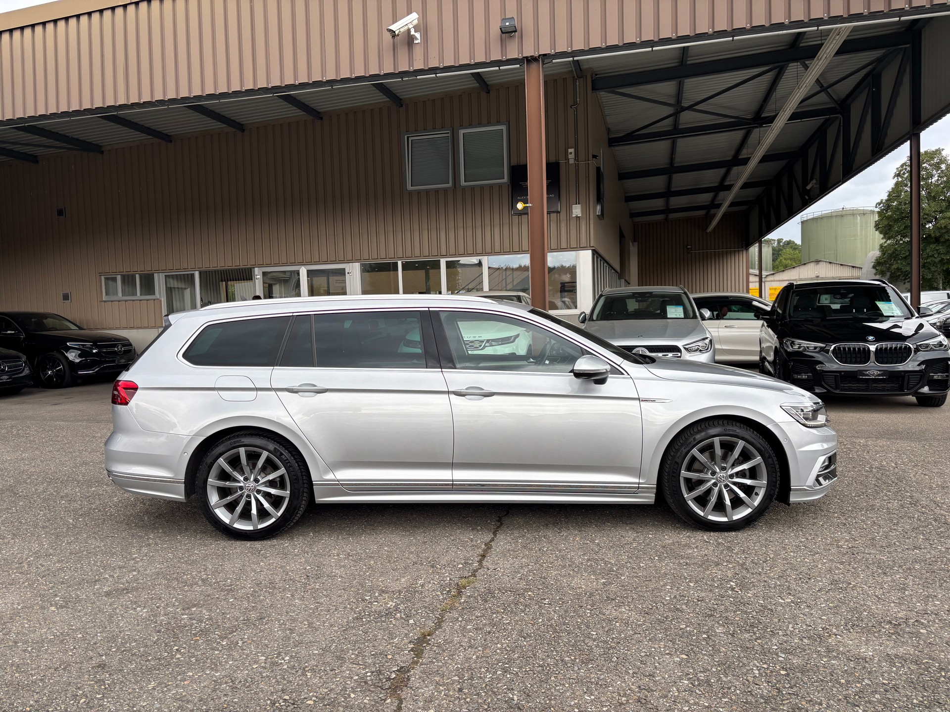 VW Passat Variant 2.0 TDI BMT Highline DSG 4Motion-image-4
