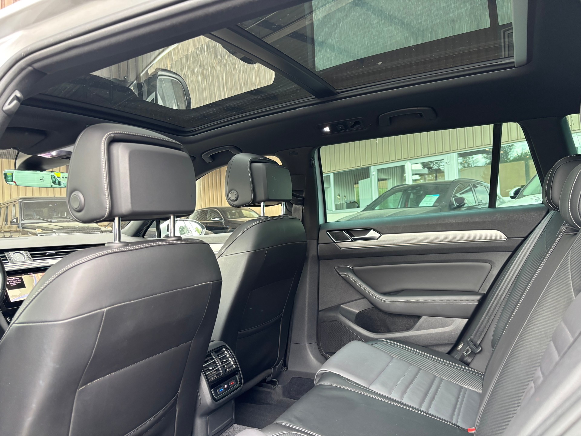 VW Passat Variant 2.0 TDI BMT Highline DSG 4Motion-image-13