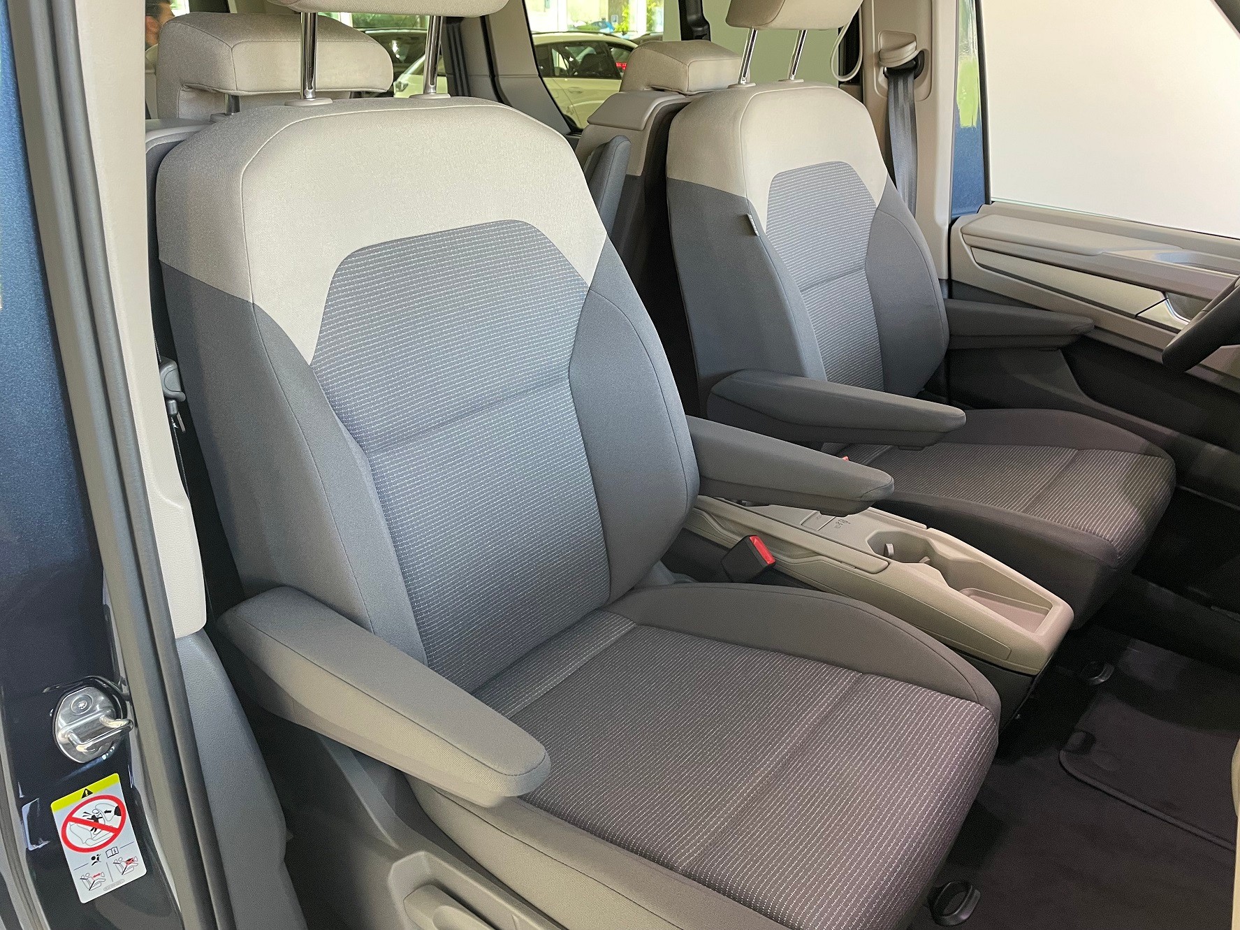 VW Multivan 1.5 eHybrid Liberty 4Motion DSG-image-5