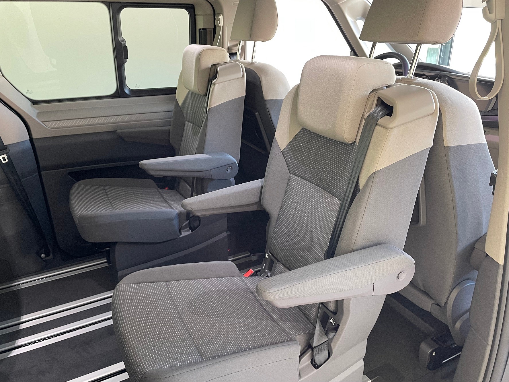 VW Multivan 1.5 eHybrid Liberty 4Motion DSG-image-8