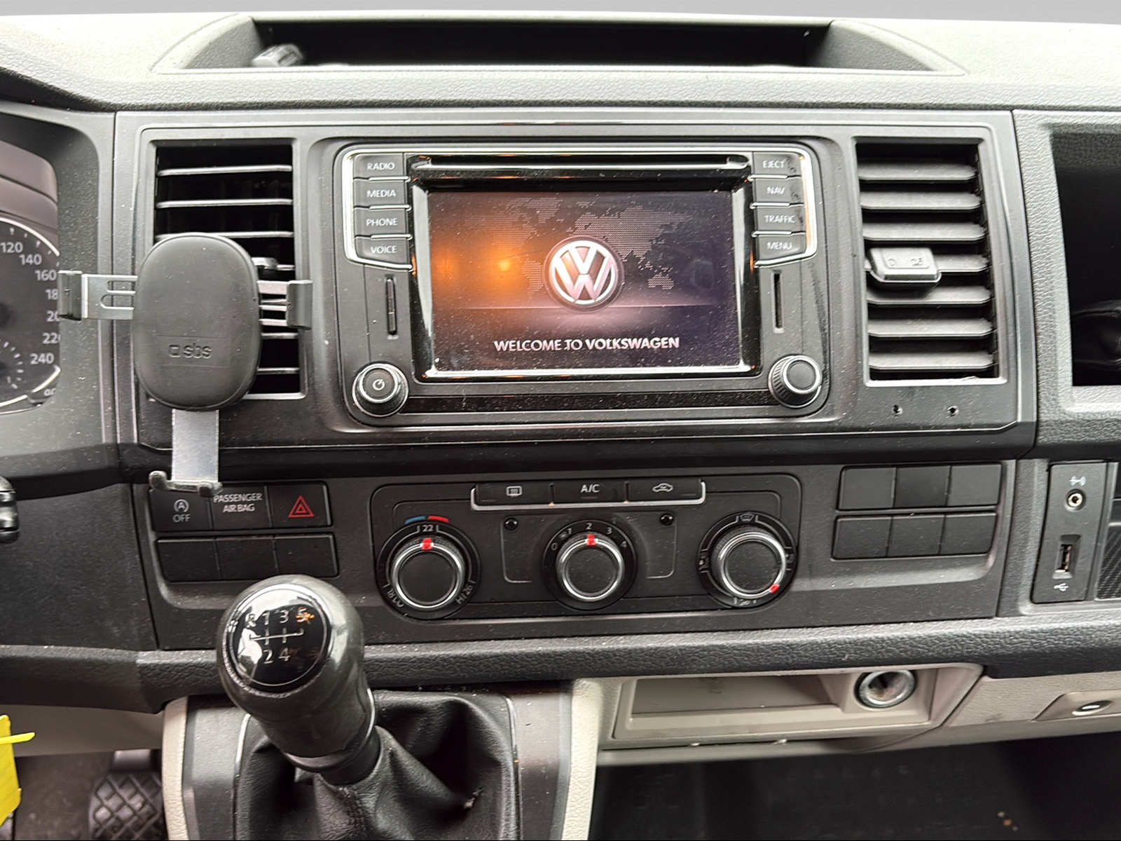 VW T6 2.0 TDI Entry-image-9