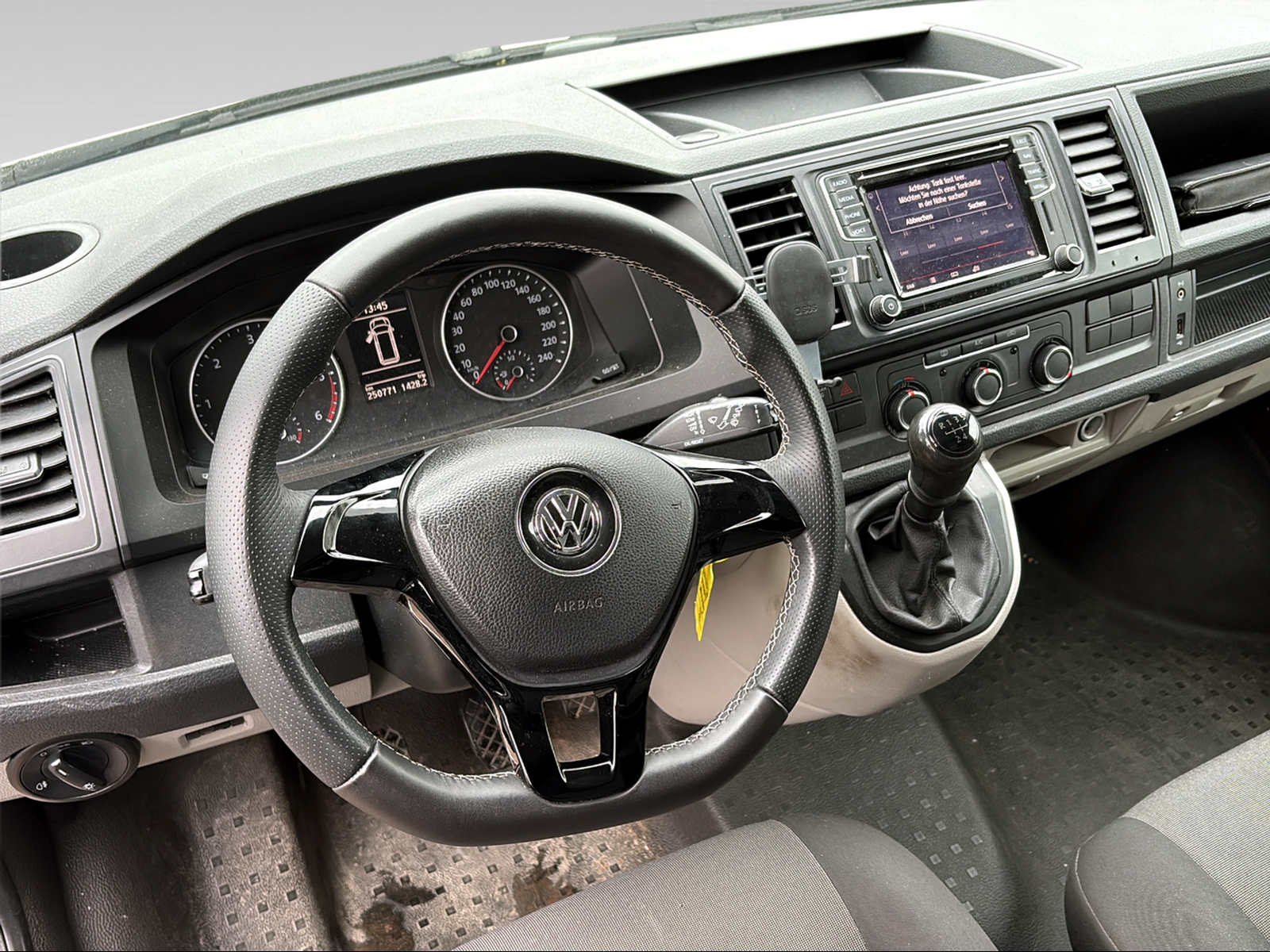 VW T6 2.0 TDI Entry-image-5
