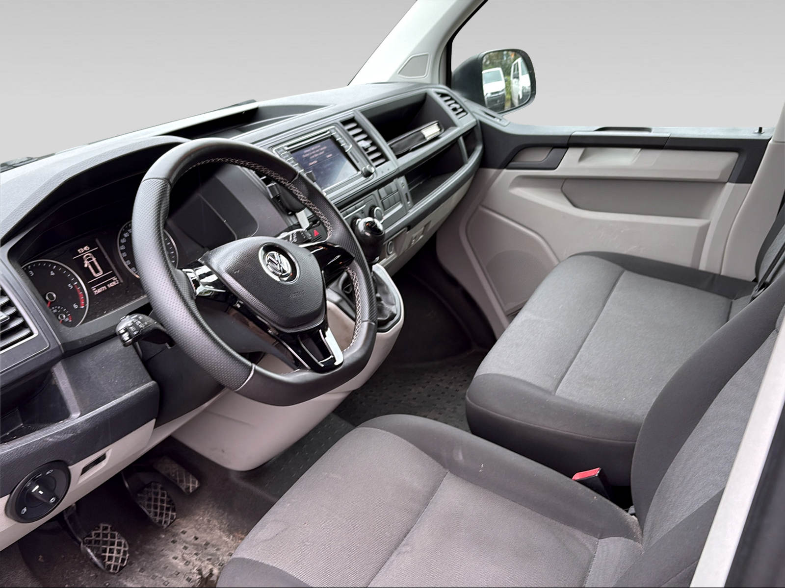 VW T6 2.0 TDI Entry-image-4