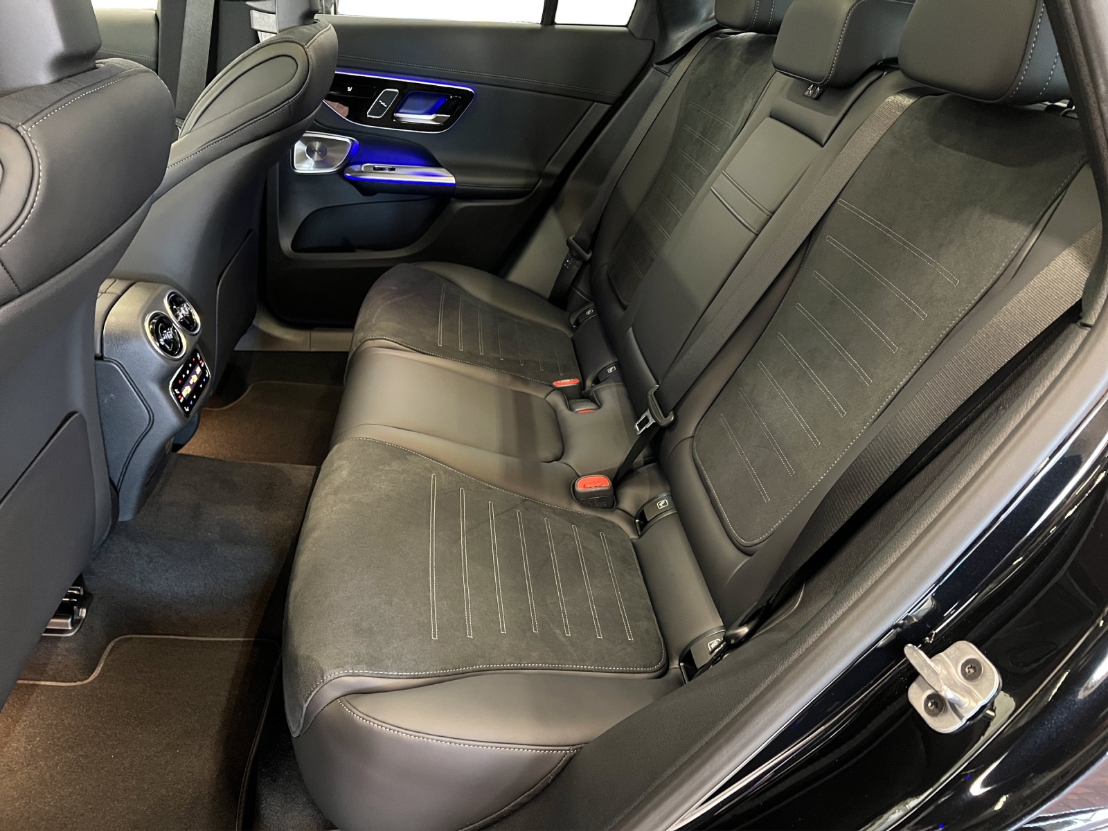 MERCEDES-BENZ GLC 200 4Matic 9G-Tronic-image-17