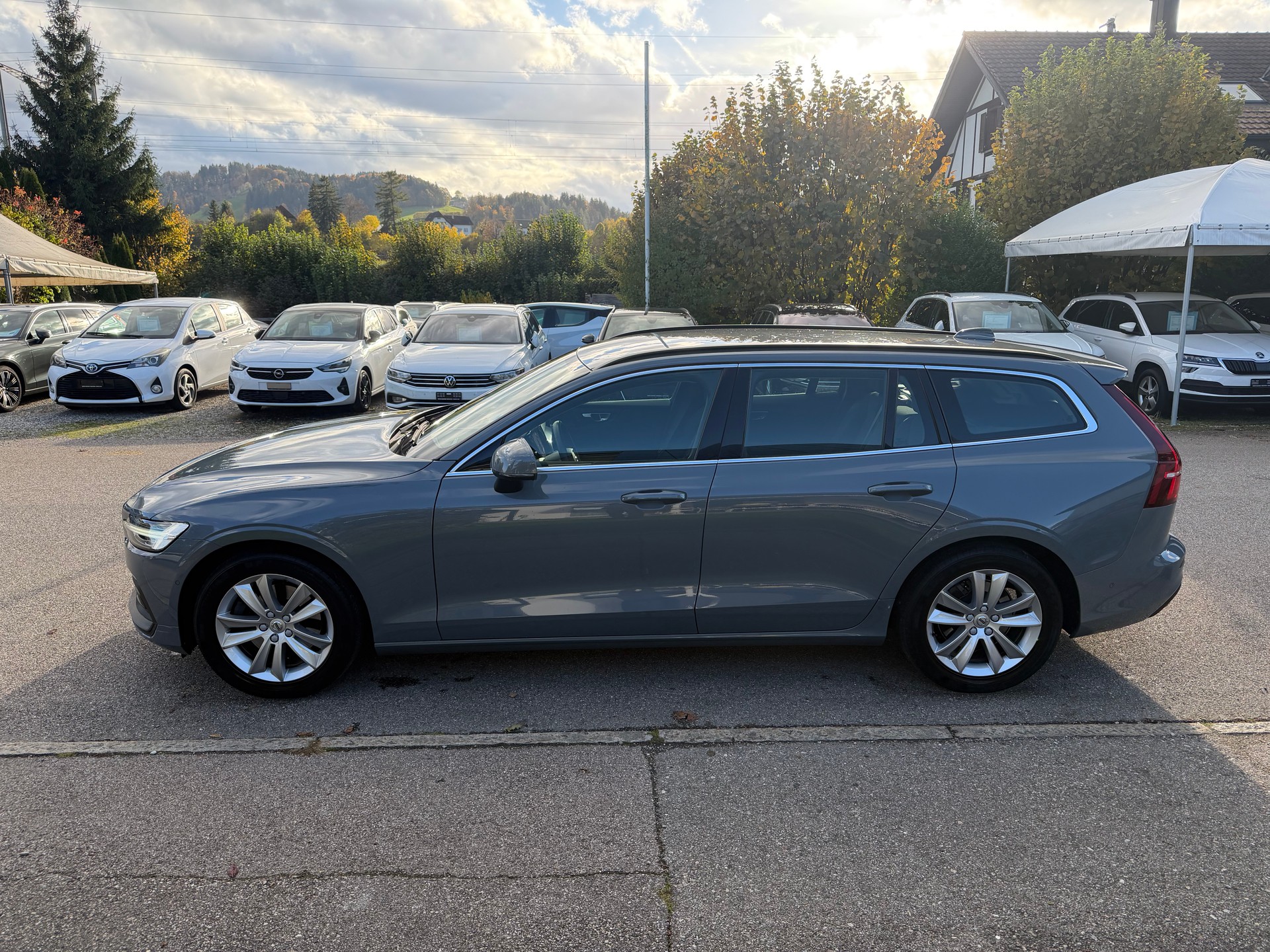 VOLVO V60 B4 Diesel Mild Hybrid Momentum Geartronic-image-4