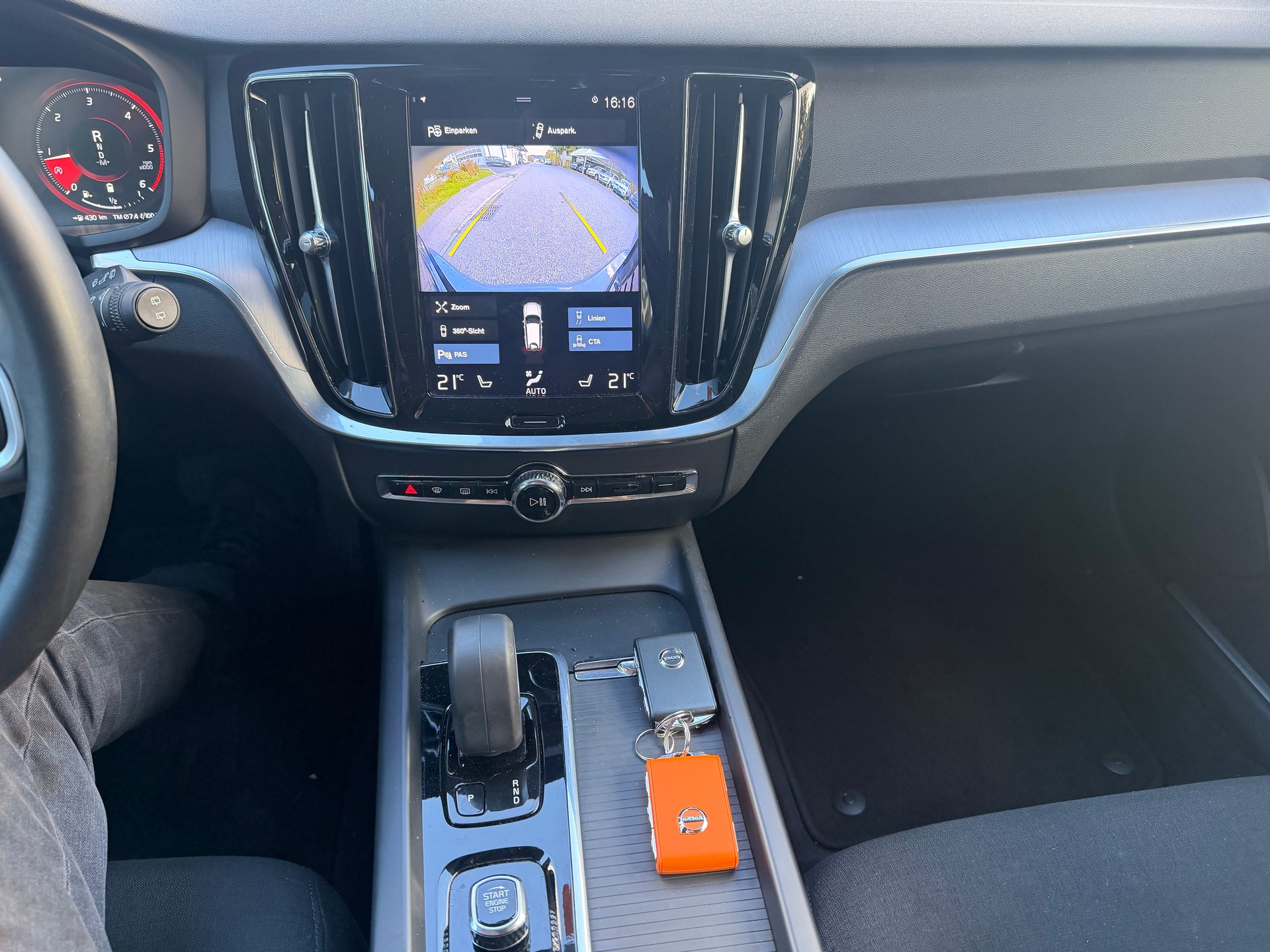 VOLVO V60 B4 Diesel Mild Hybrid Momentum Geartronic-image-12