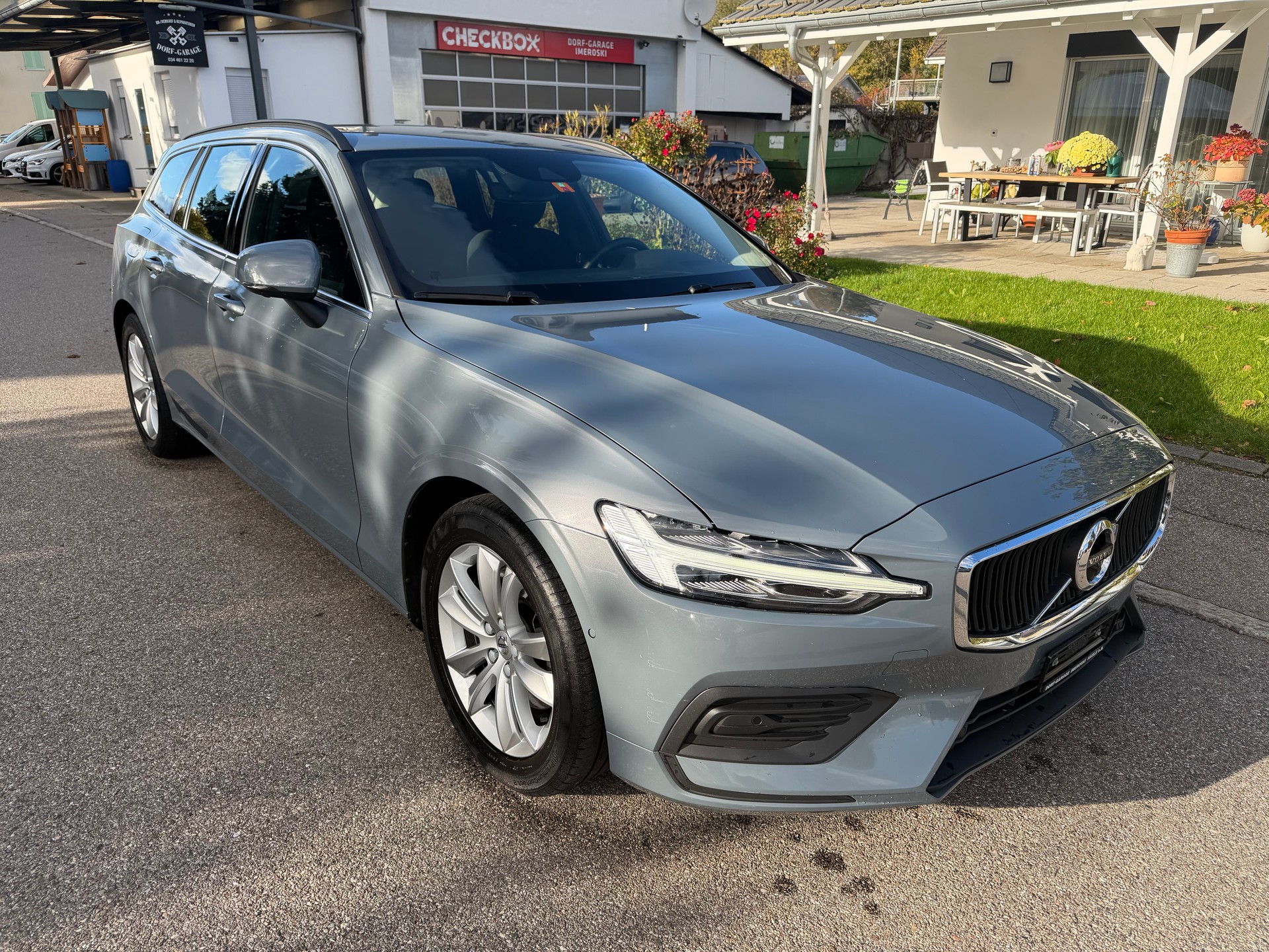 VOLVO V60 B4 Diesel Mild Hybrid Momentum Geartronic-image-0