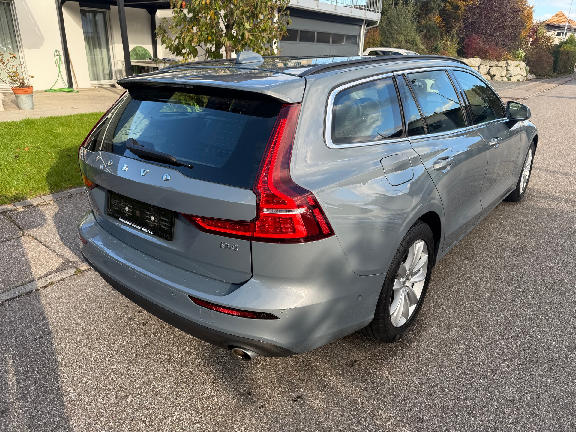 VOLVO V60 B4 Diesel Mild Hybrid Momentum Geartronic-image-6