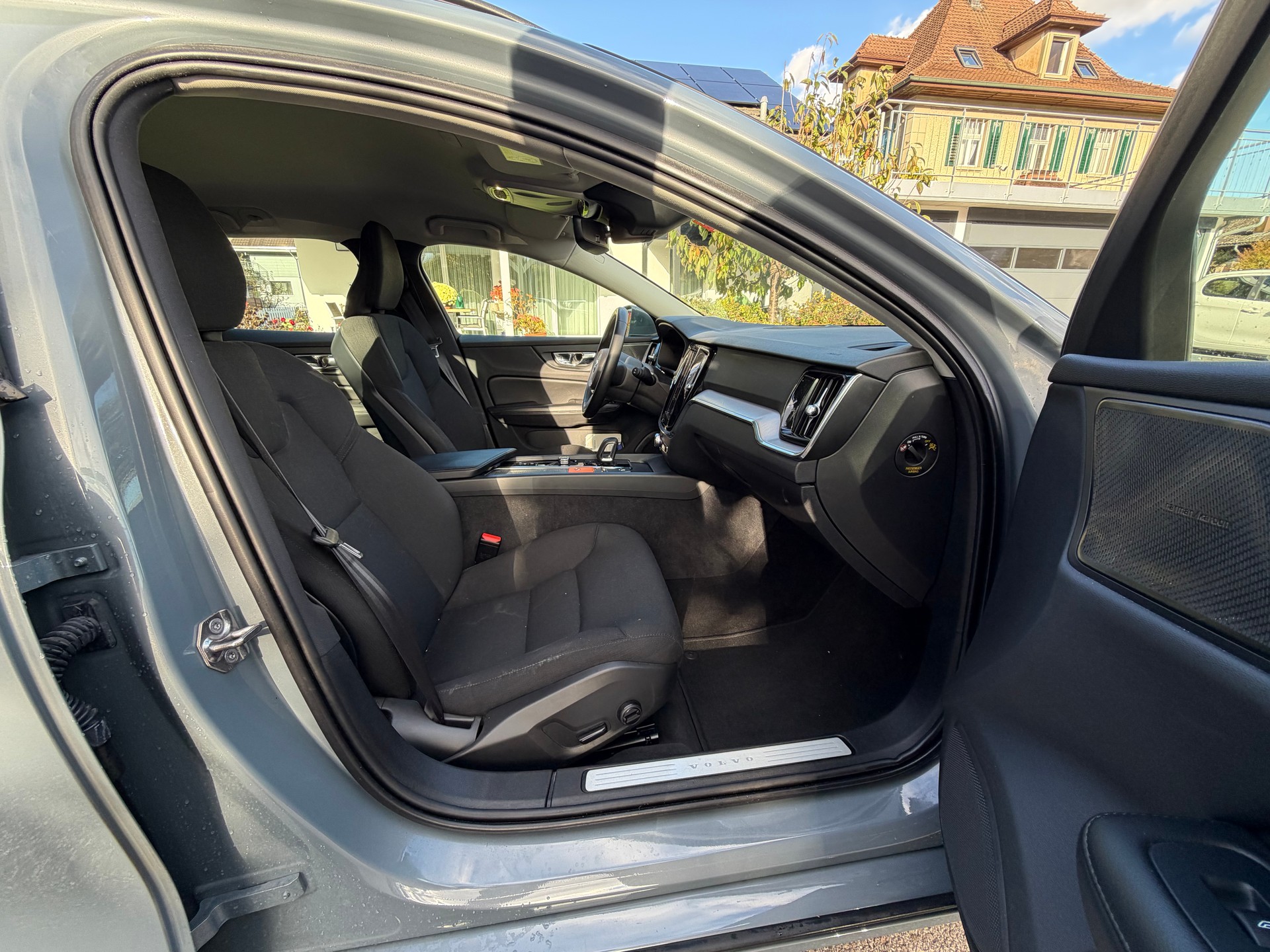 VOLVO V60 B4 Diesel Mild Hybrid Momentum Geartronic-image-10