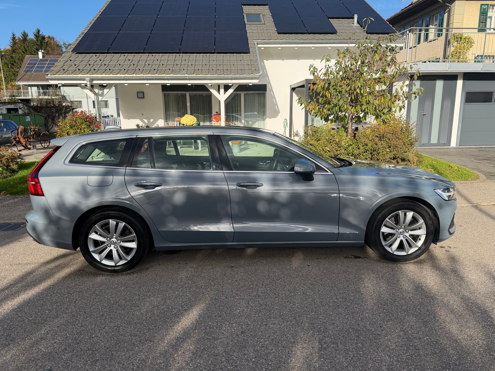 VOLVO V60 B4 Diesel Mild Hybrid Momentum Geartronic-image-3