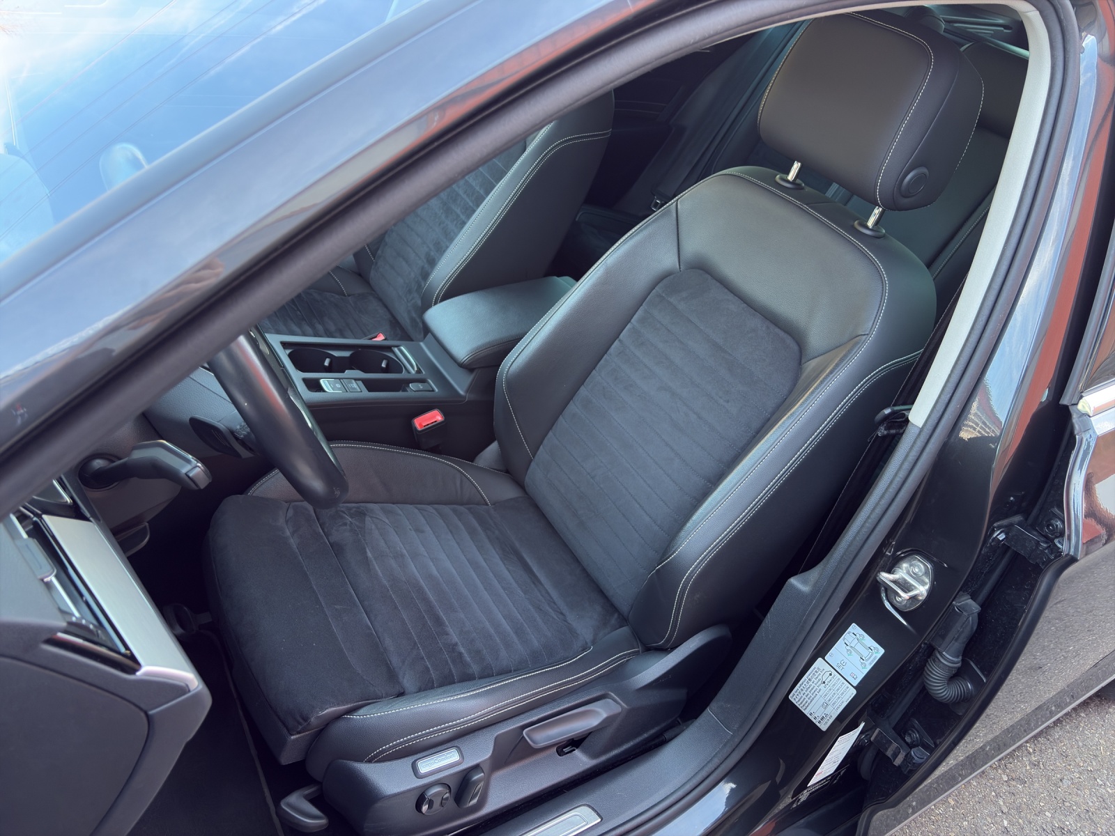 VW Passat 2.0 TDI BMT Elegance 4Motion DSG-image-14
