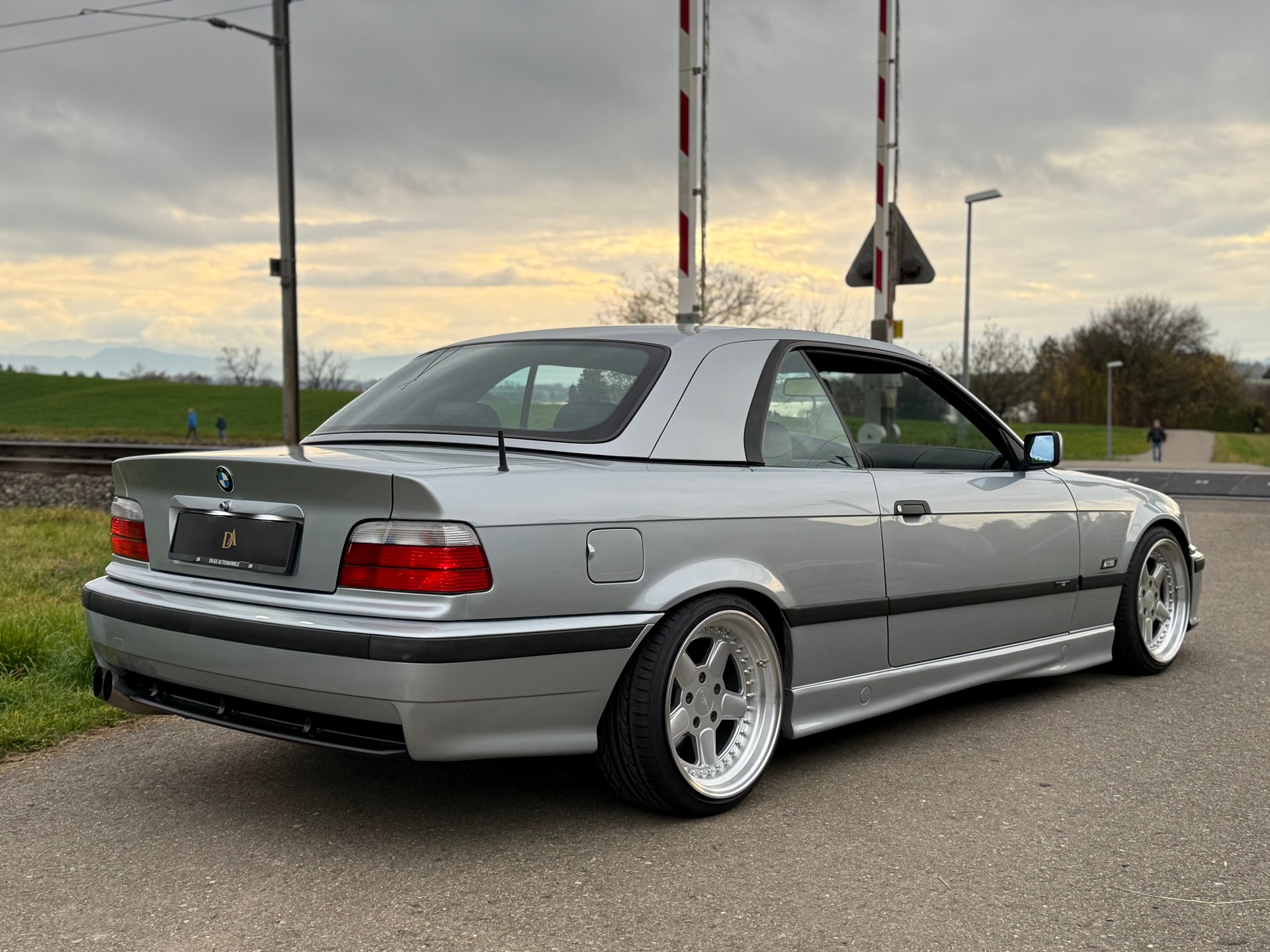BMW 325i A Cabrio-image-14