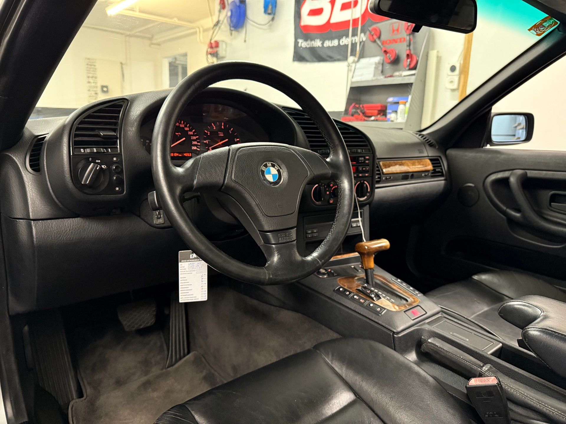 BMW 325i A Cabrio-image-9