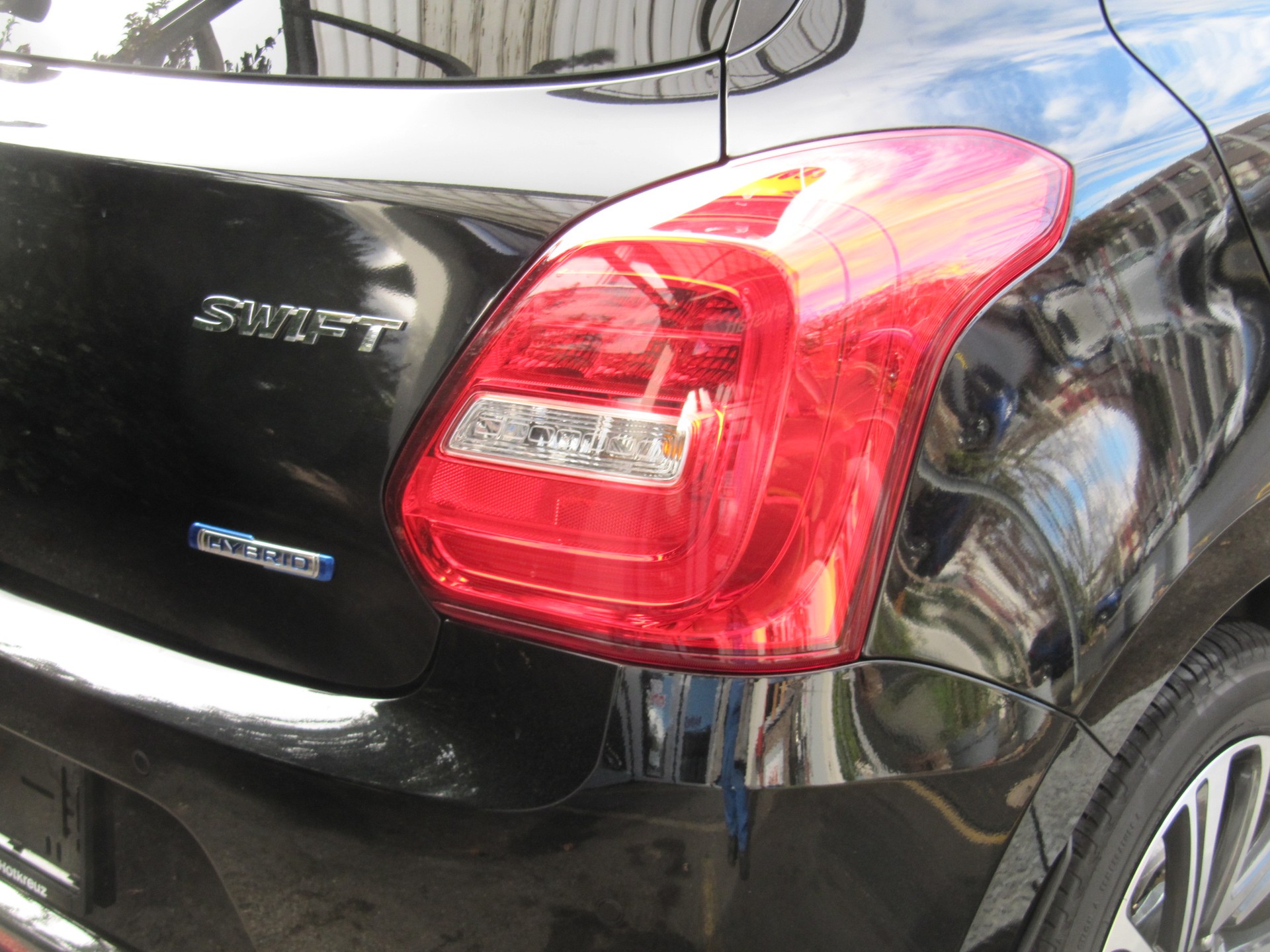 SUZUKI Swift 1.2 Compact Top Hybrid-image-11