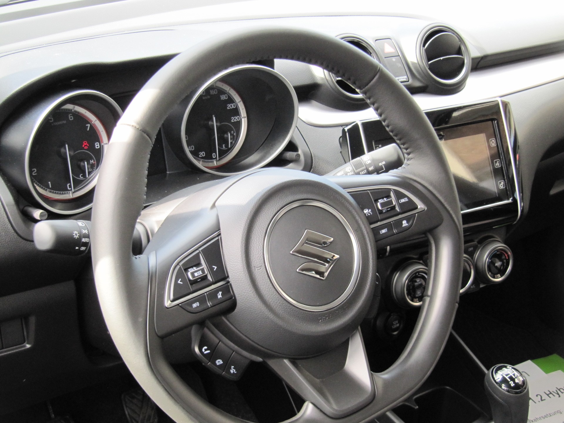 SUZUKI Swift 1.2 Compact Top Hybrid-image-9