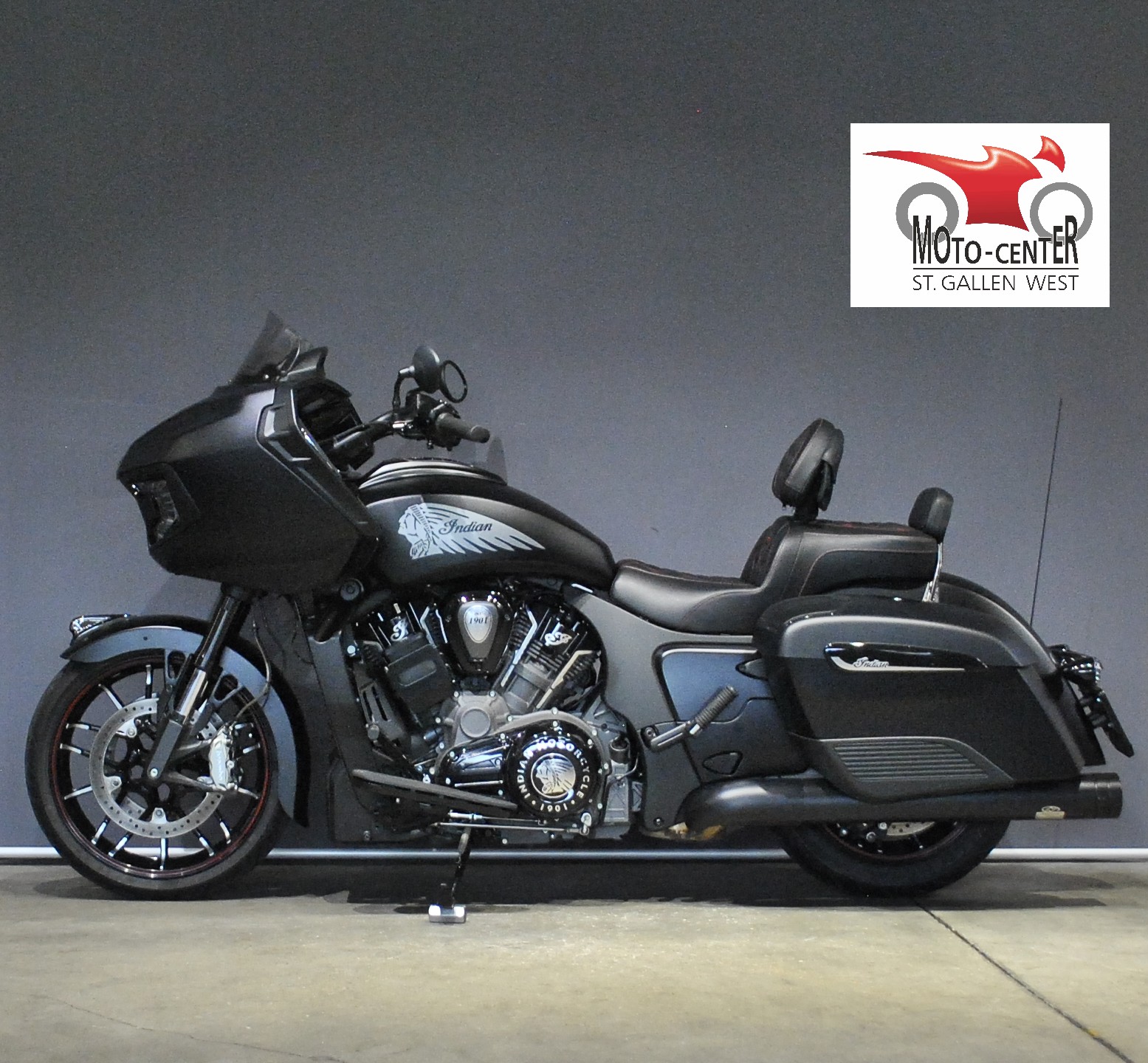 INDIAN Dark Horse-showroom-element-2