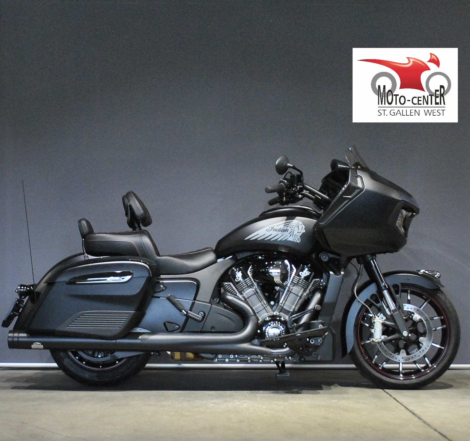 INDIAN Dark Horse-showroom-element-1