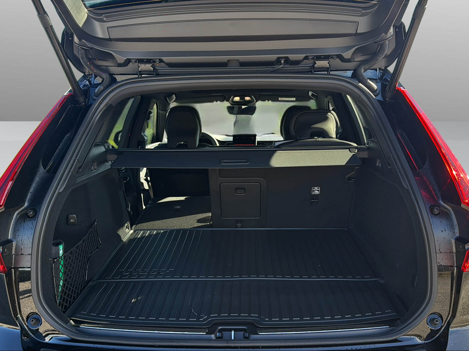 VOLVO XC60 2.0 T6 TE Black Edition eAWD-image-15