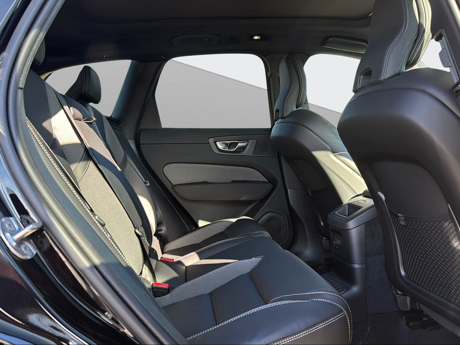 VOLVO XC60 2.0 T6 TE Black Edition eAWD-image-10