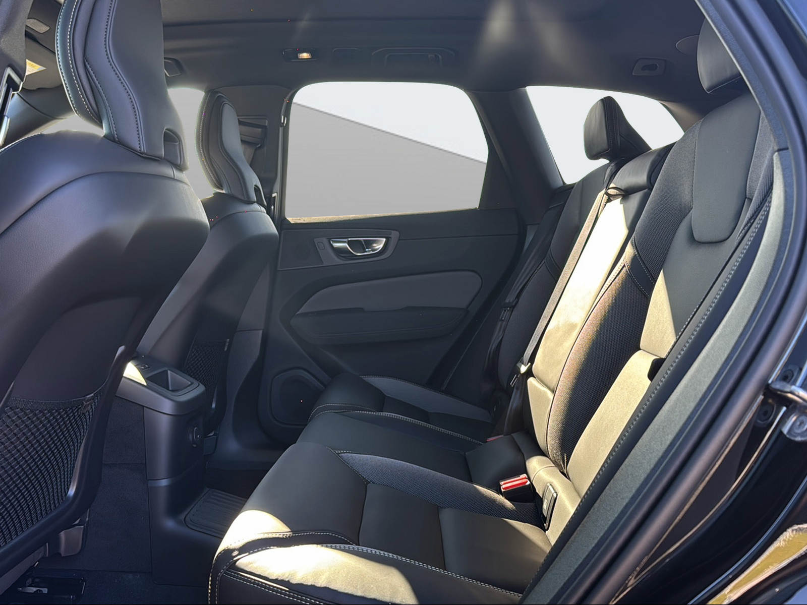 VOLVO XC60 2.0 T6 TE Black Edition eAWD-image-13