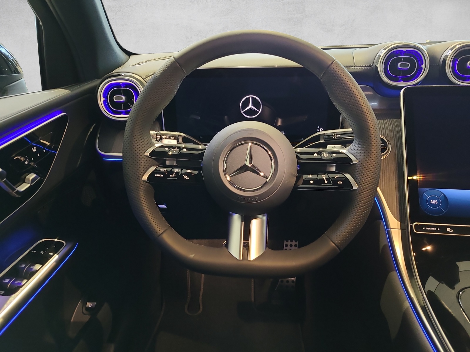 MERCEDES-BENZ GLC 220 d 4Matic 9G-Tronic-image-12