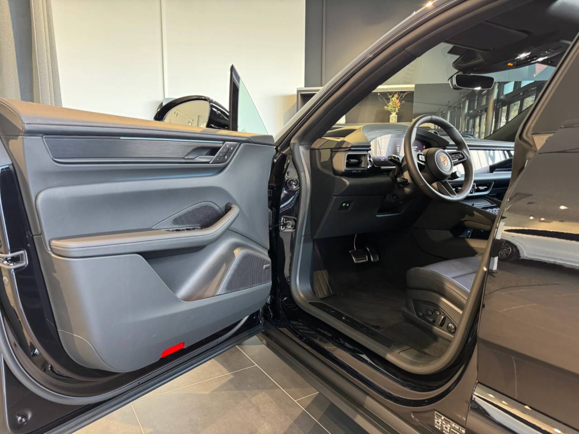 PORSCHE Macan GTS-image-3