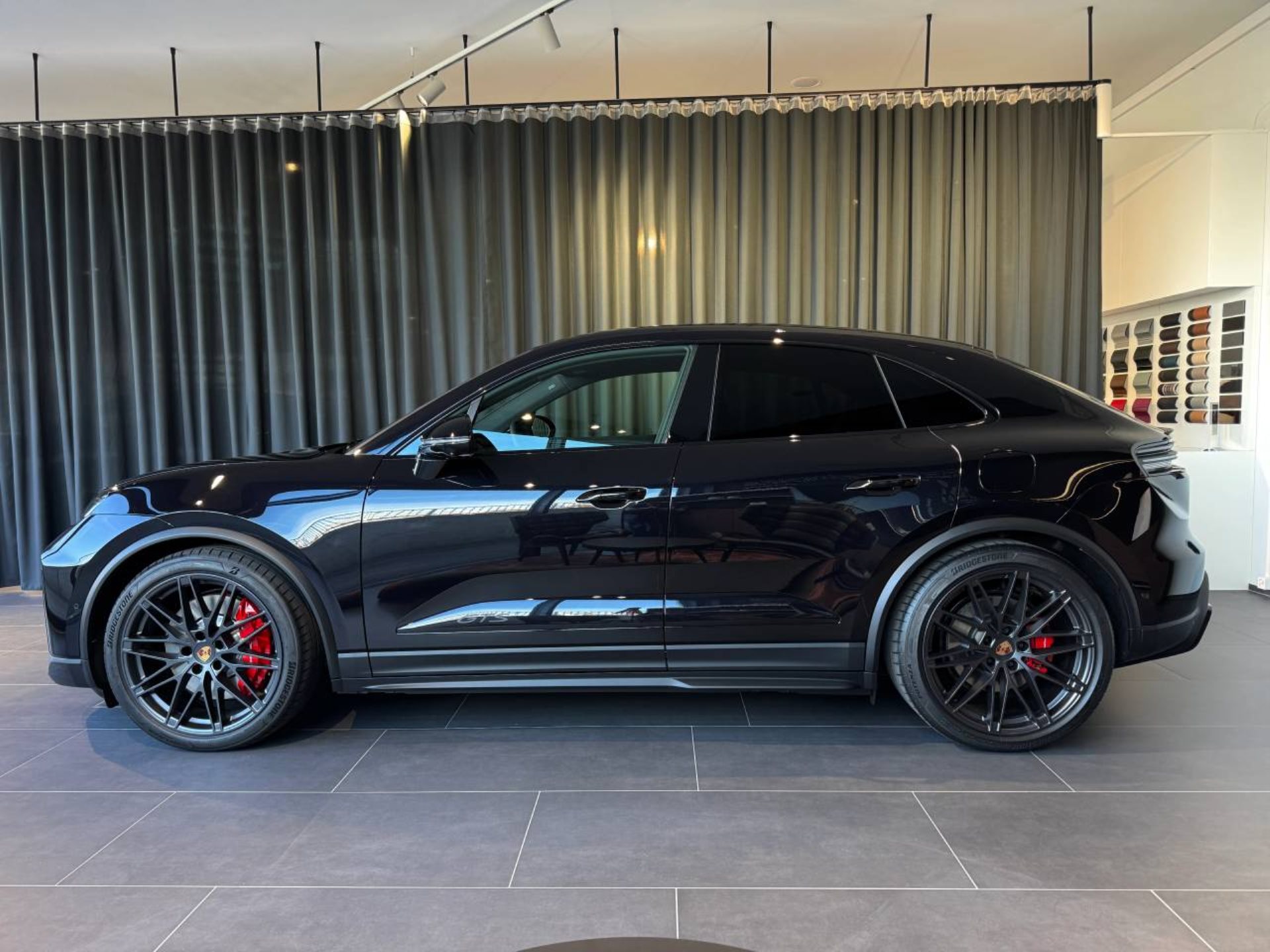 PORSCHE Macan GTS-image-1