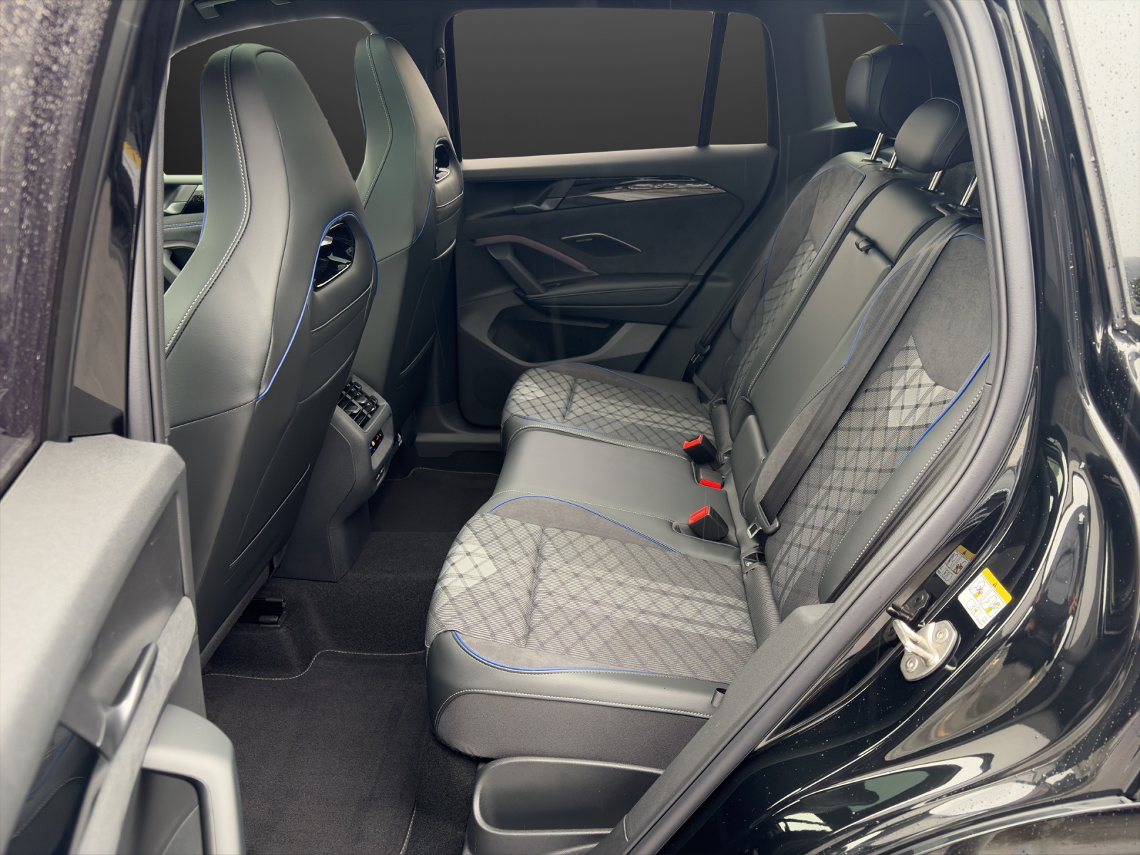 VW Tiguan 2.0 TDI SCR R-Line 4Motion DSG-image-8
