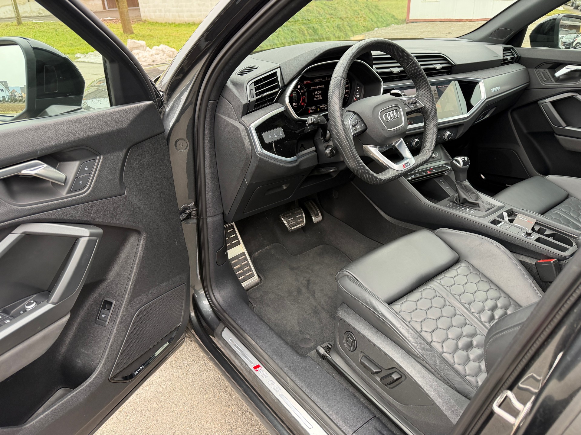 AUDI RS Q3 2.5 TFSI quattro S tronic-image-8
