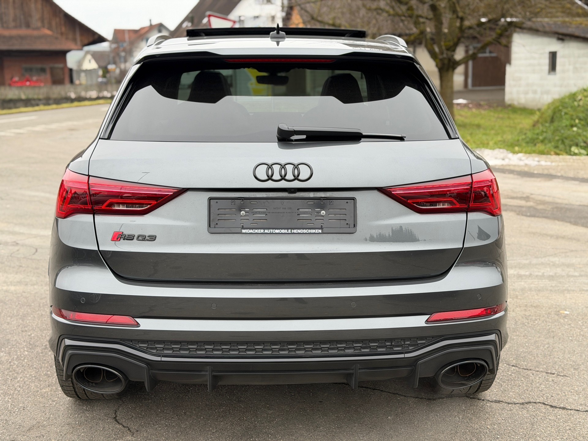 AUDI RS Q3 2.5 TFSI quattro S tronic-image-4