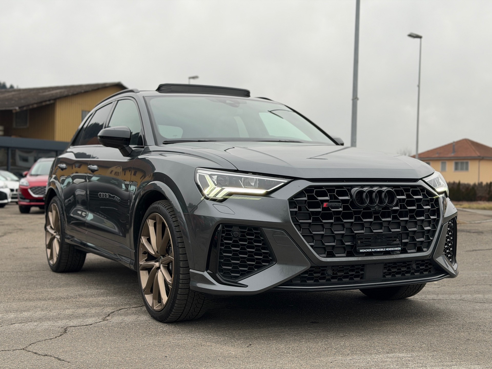 AUDI RS Q3 2.5 TFSI quattro S tronic-image-2