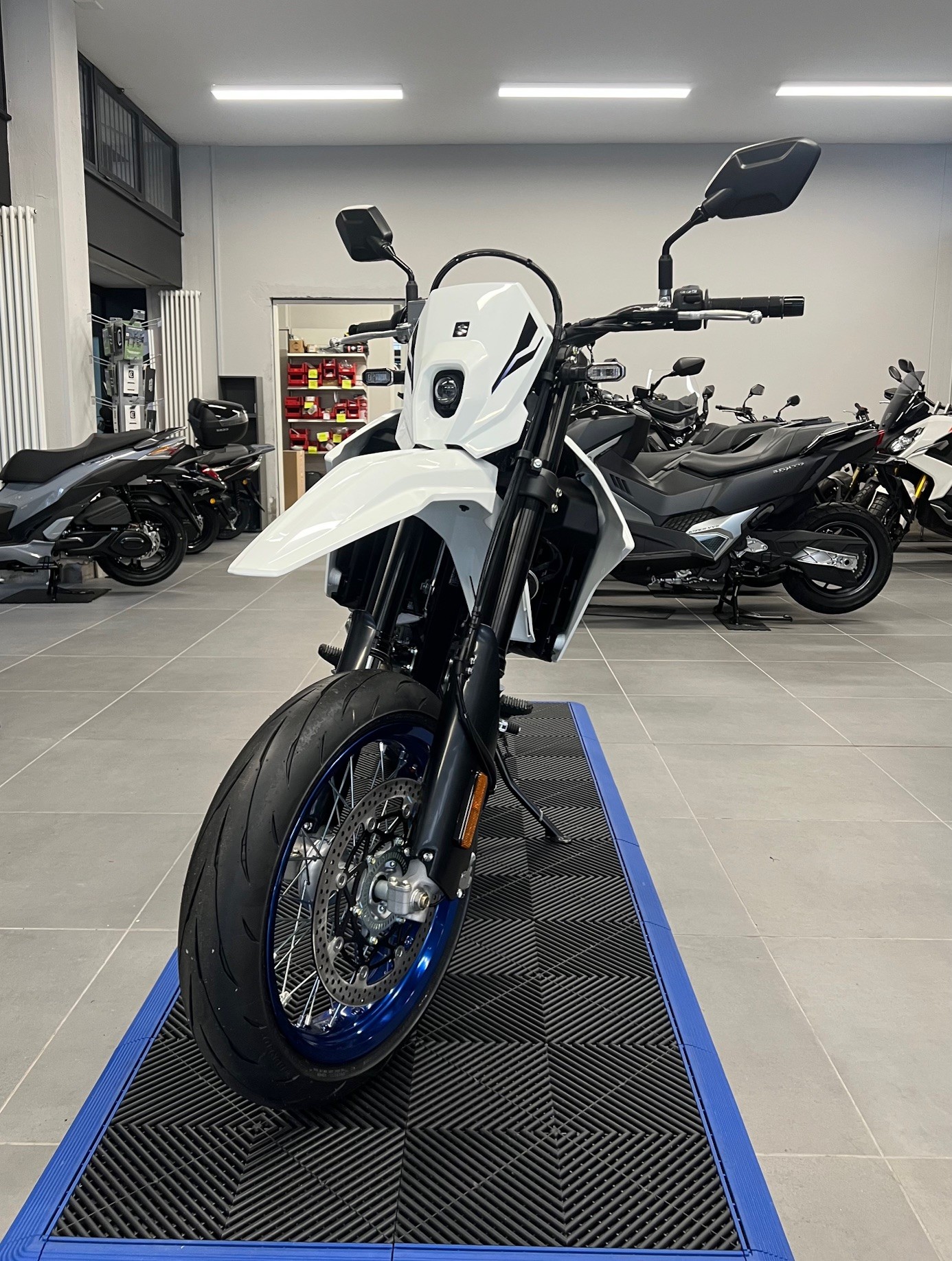 SUZUKI DR-Z4SM-image-1