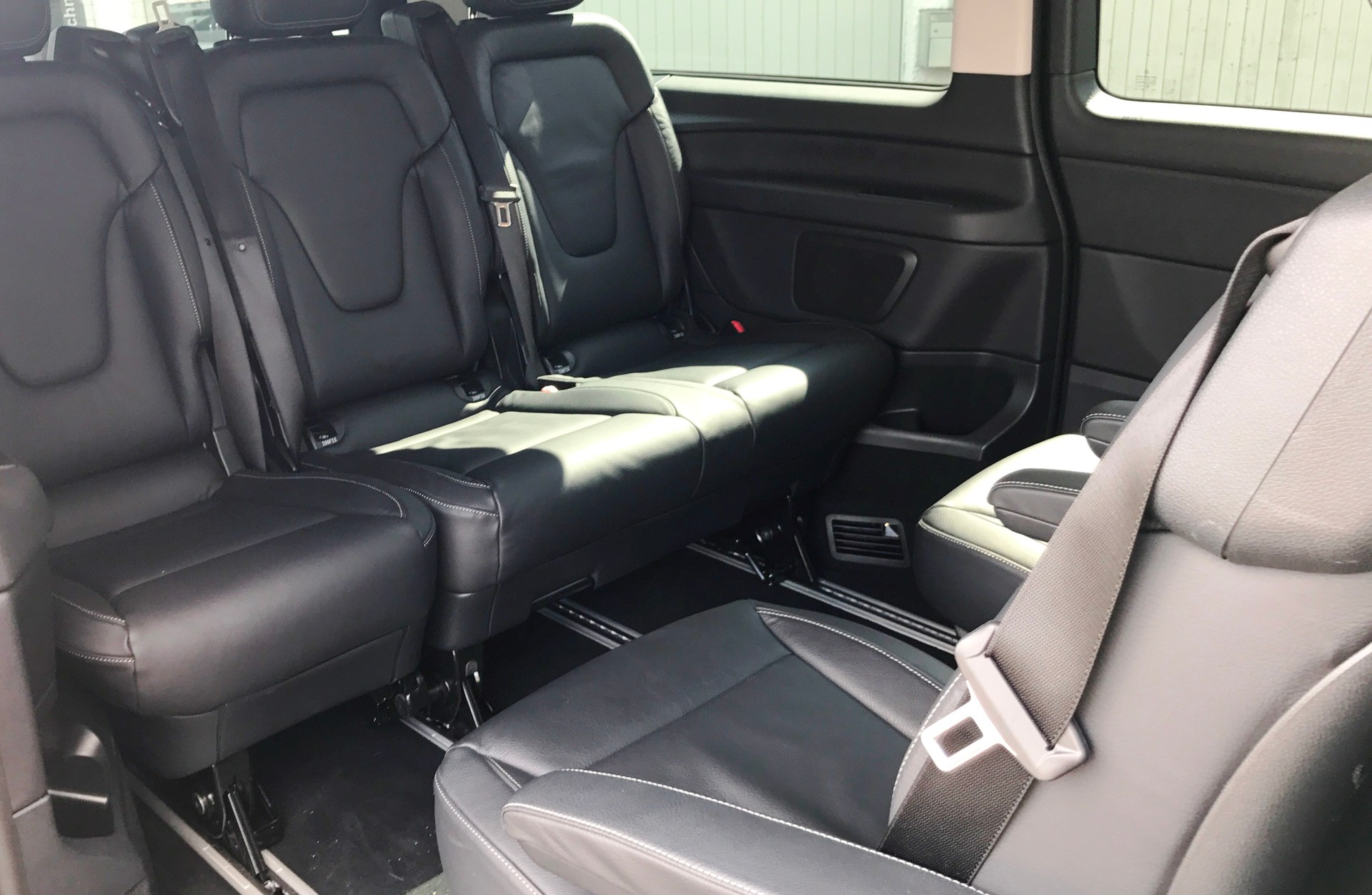 MERCEDES-BENZ V 220 d lang 4Matic 9G-Tronic-image-3