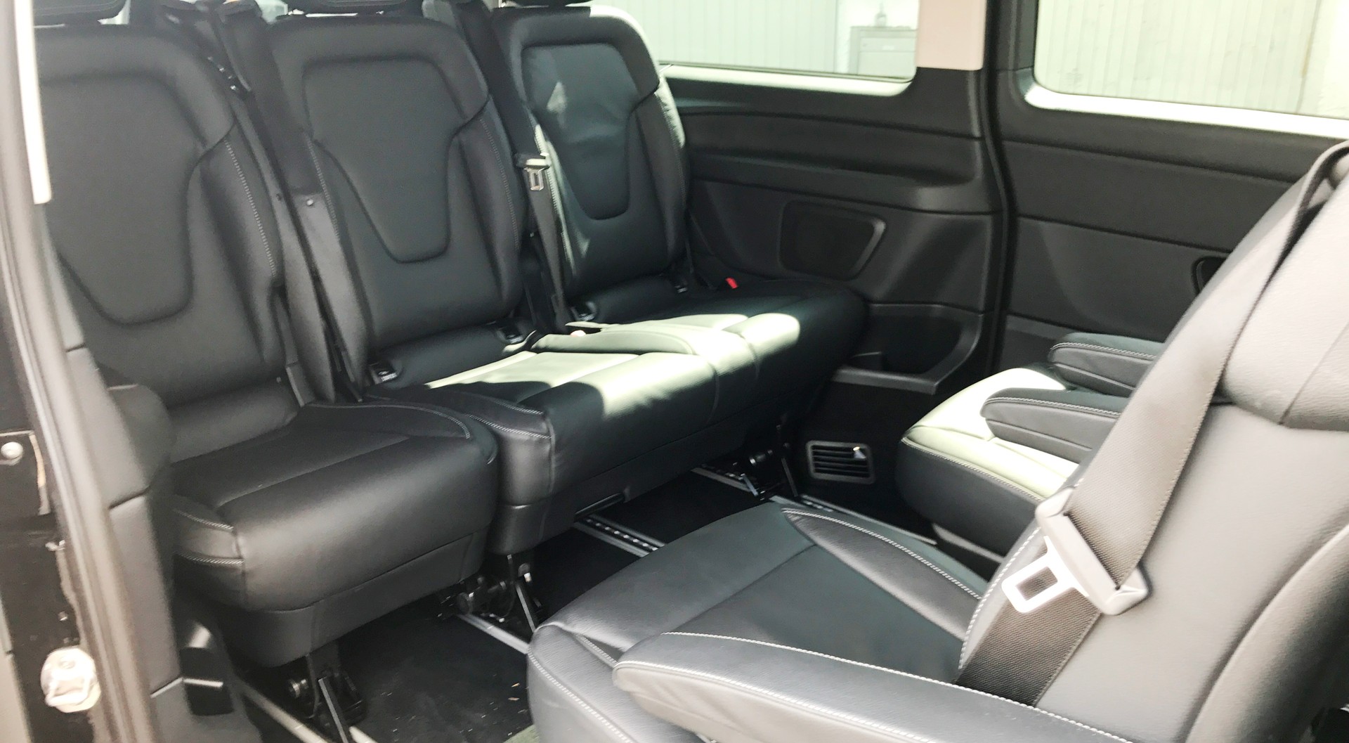 MERCEDES-BENZ V 220 d lang 4Matic 9G-Tronic-image-4