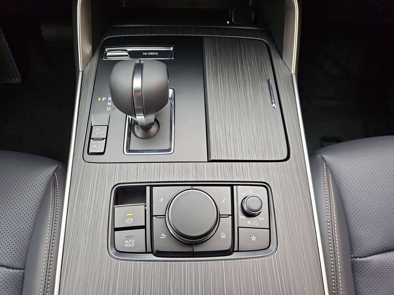 MAZDA CX-60 3.3L e-SkyD Homura Plus-image-8