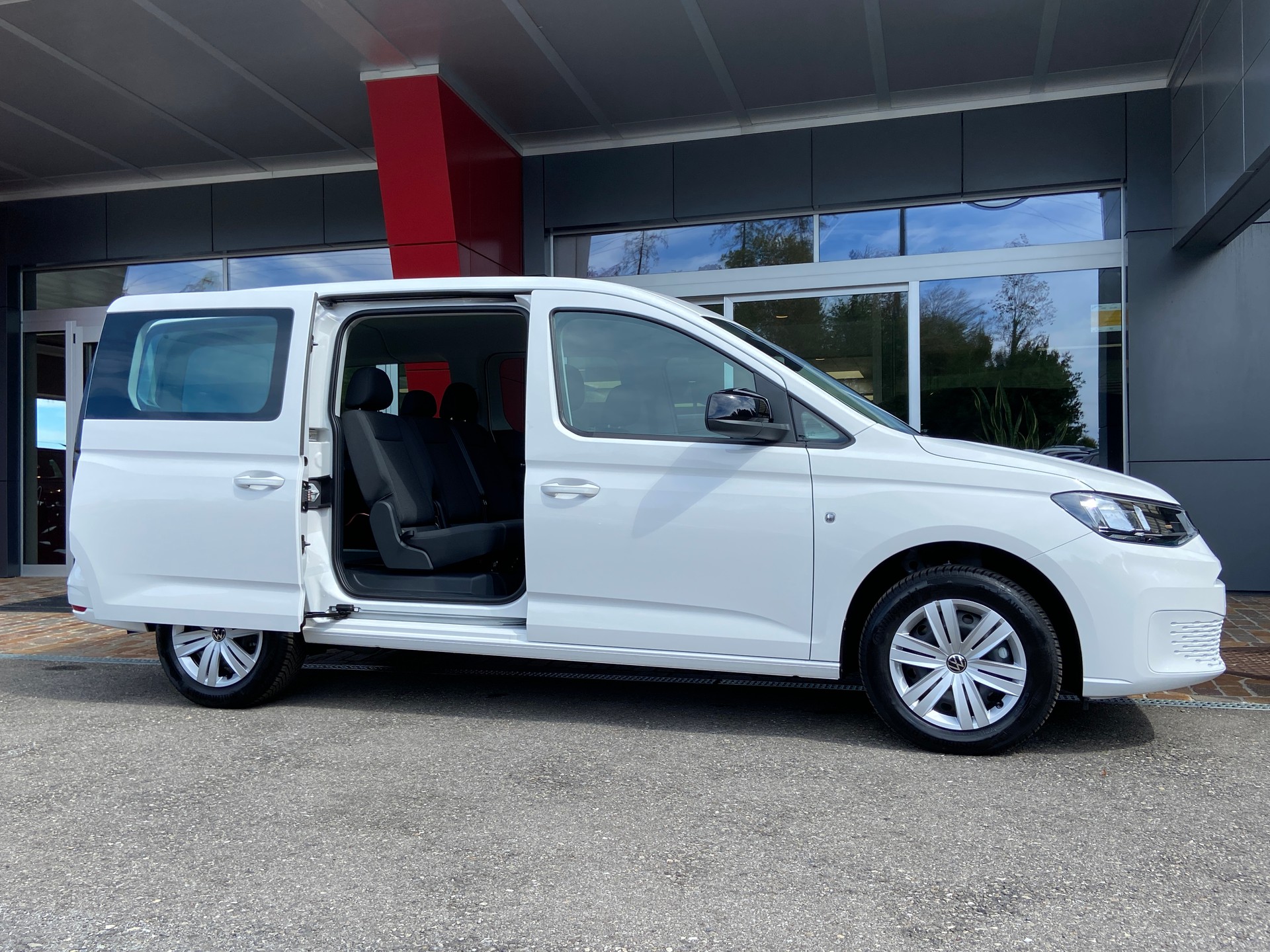 VW Caddy Maxi Kombi 2.0 TDi DSG Rollstuhltransport 5+1 Plätze-image-22