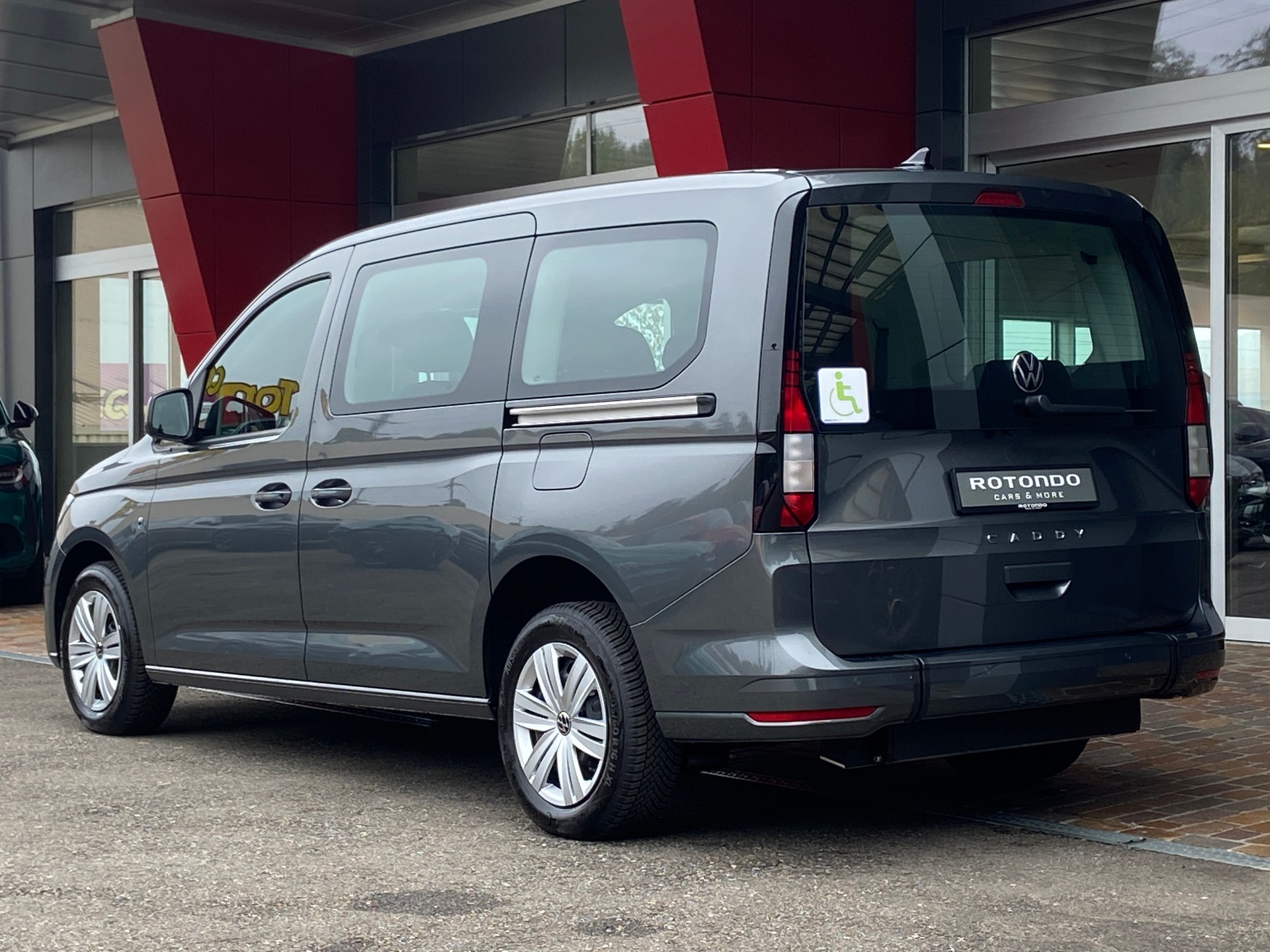 VW Caddy Maxi Kombi 2.0 TDi DSG Rollstuhltransport 5+1 Plätze-image-25