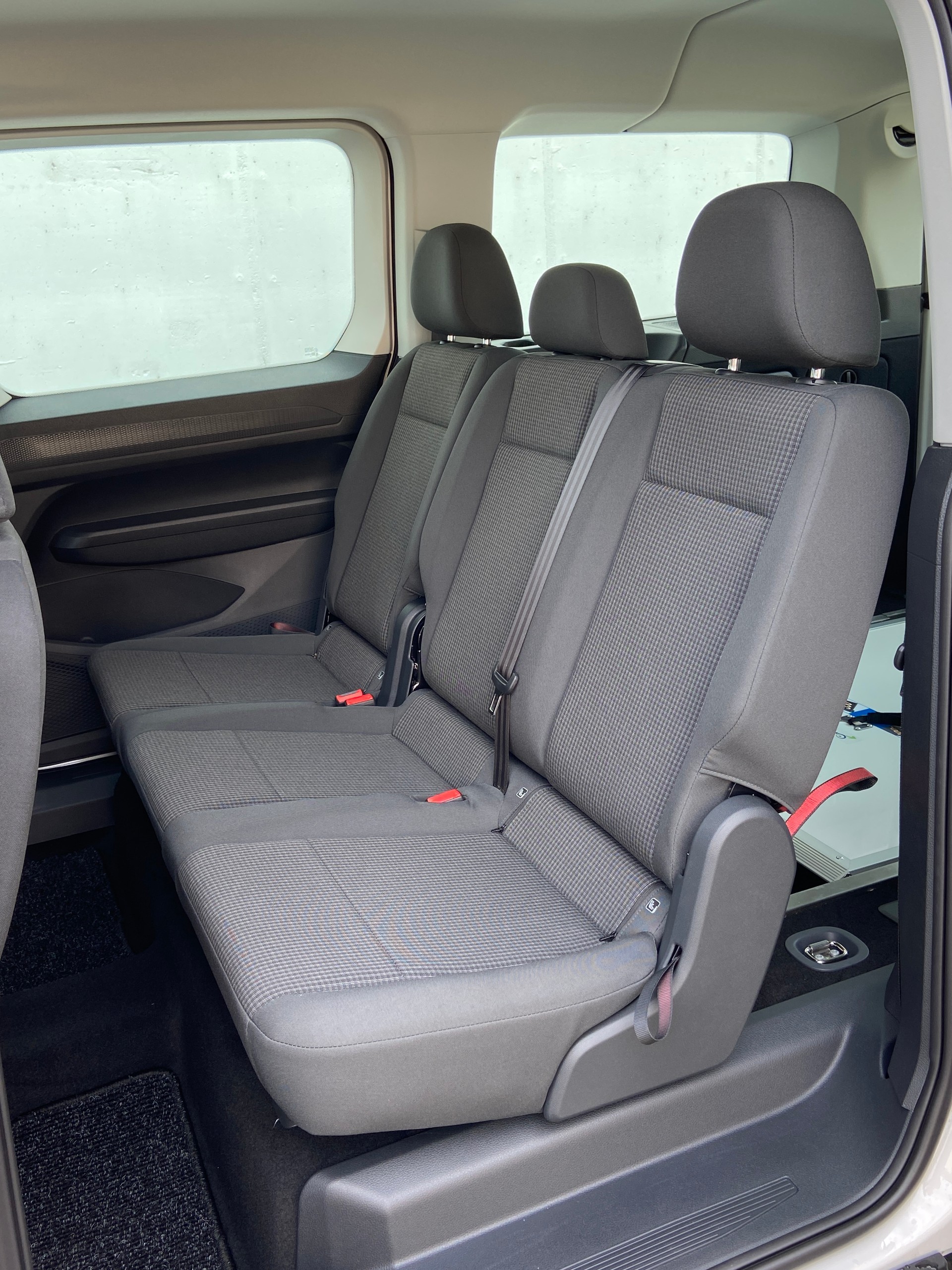 VW Caddy Maxi Kombi 2.0 TDi DSG Rollstuhltransport 5+1 Plätze-image-7