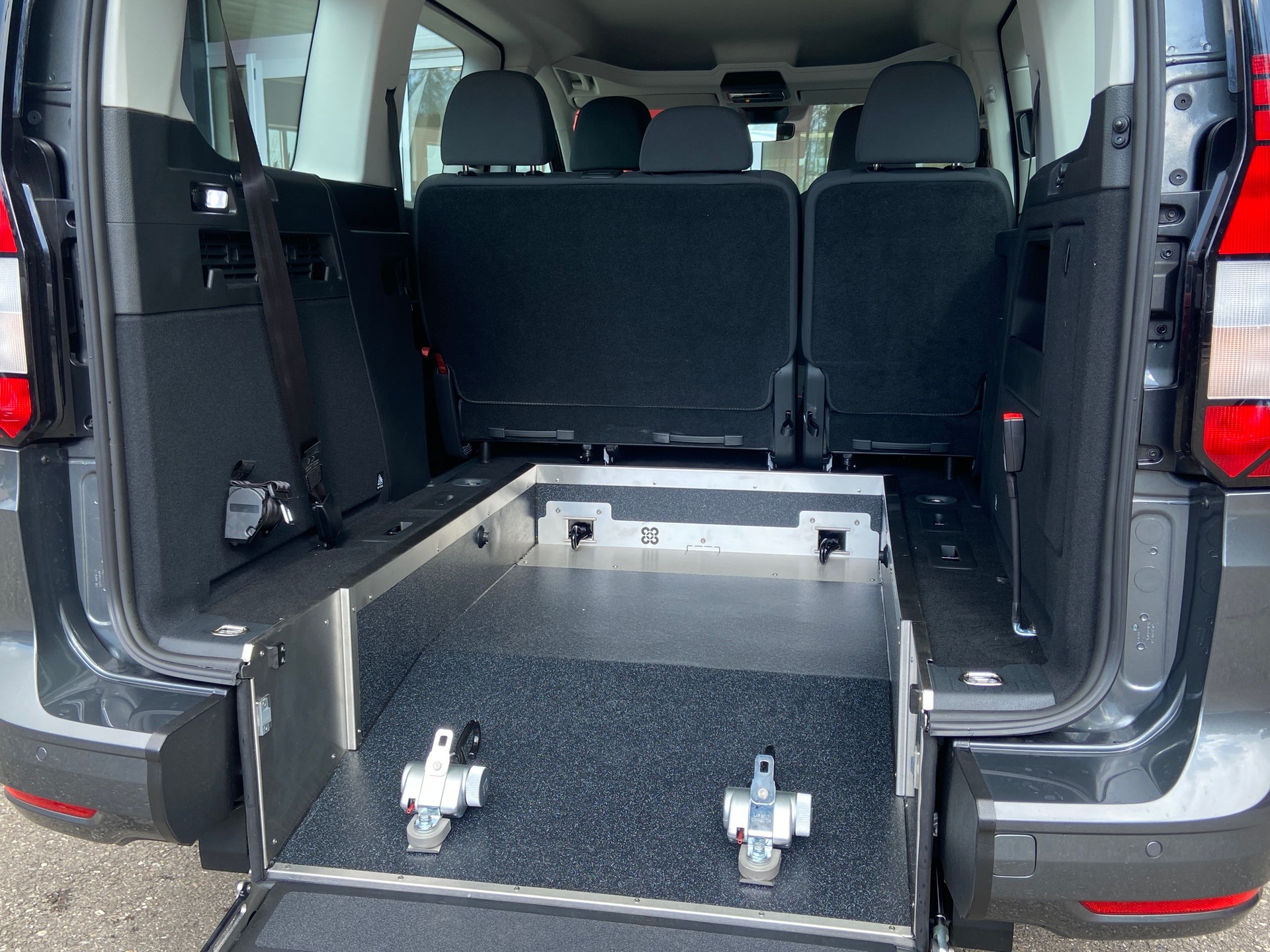 VW Caddy Maxi Kombi 2.0 TDi DSG Rollstuhltransport 5+1 Plätze-image-16