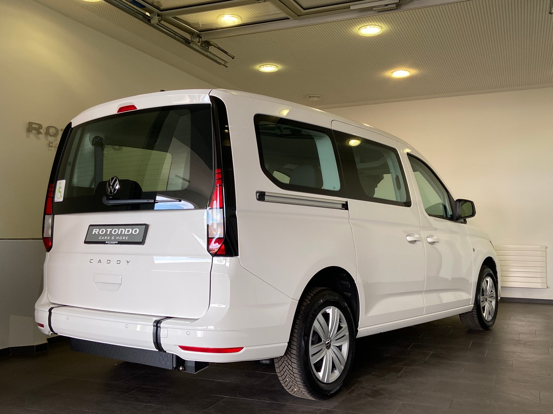 VW Caddy Maxi Kombi 2.0 TDi DSG Rollstuhltransport 5+1 Plätze-image-2